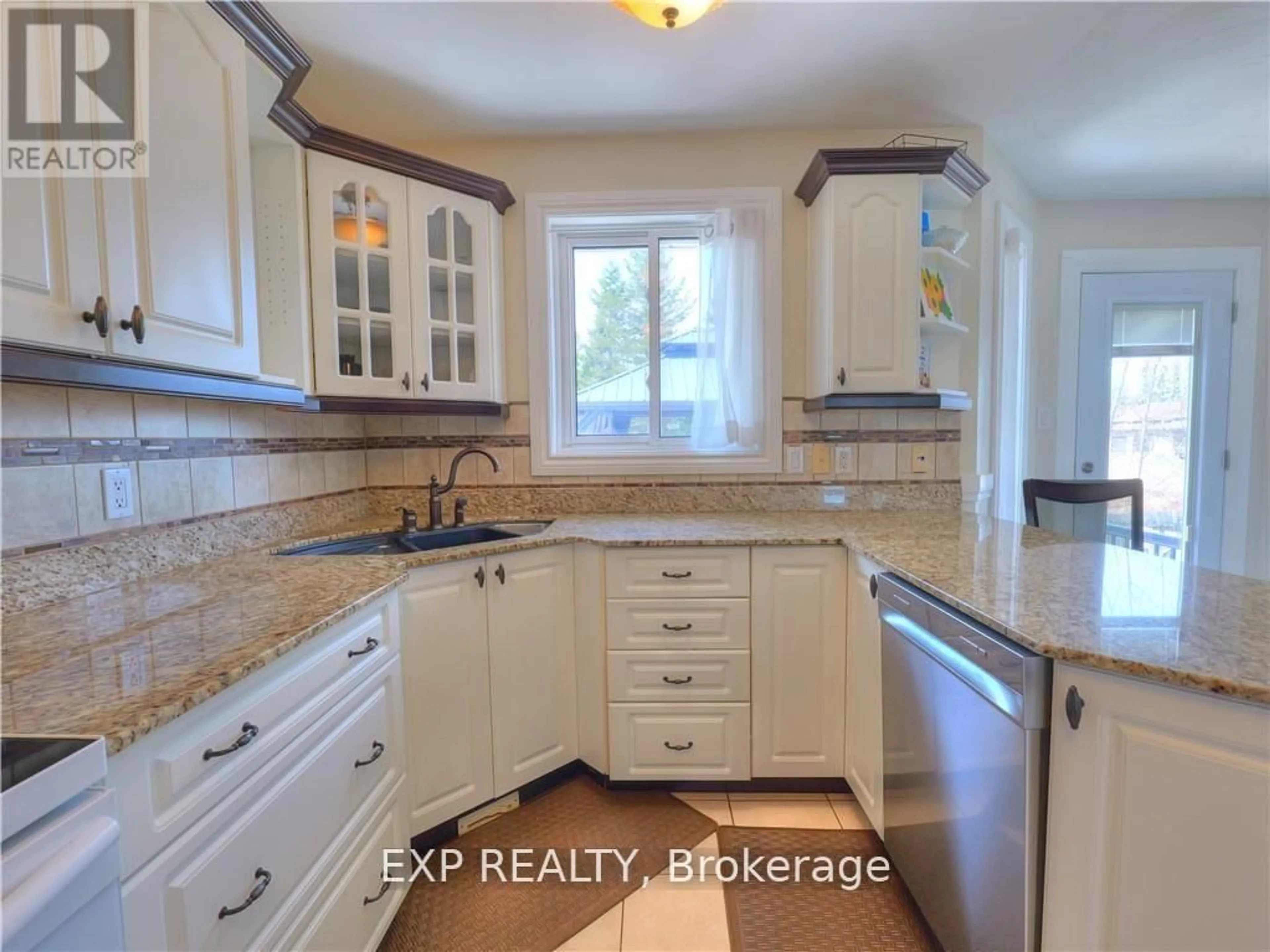 Open concept kitchen, ceramic/tile floor for 4343 Chateau Cres, Greater Sudbury Ontario P3P 1Y6