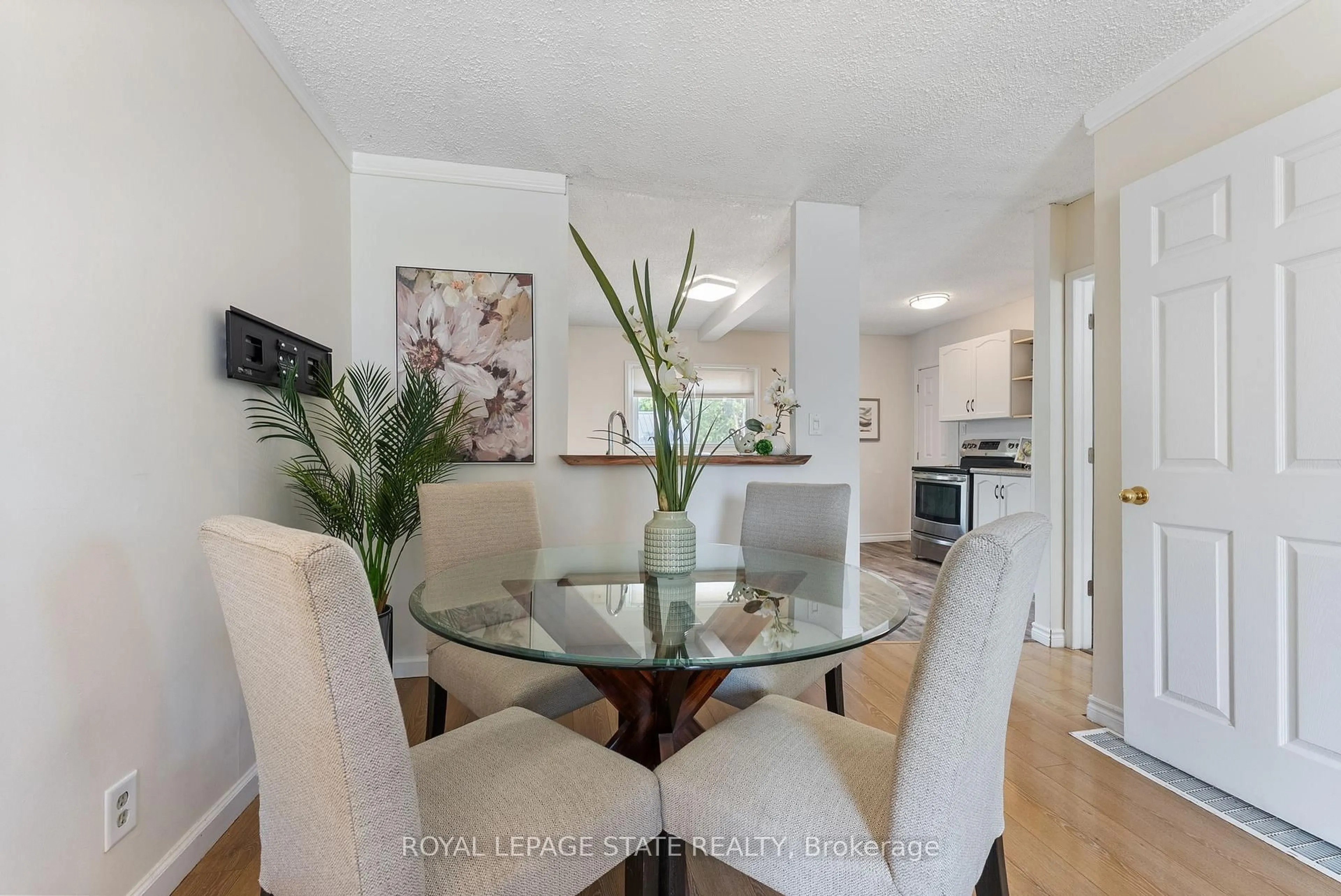 Dining room, unknown for 544 Mary St, Hamilton Ontario L8L 4X7