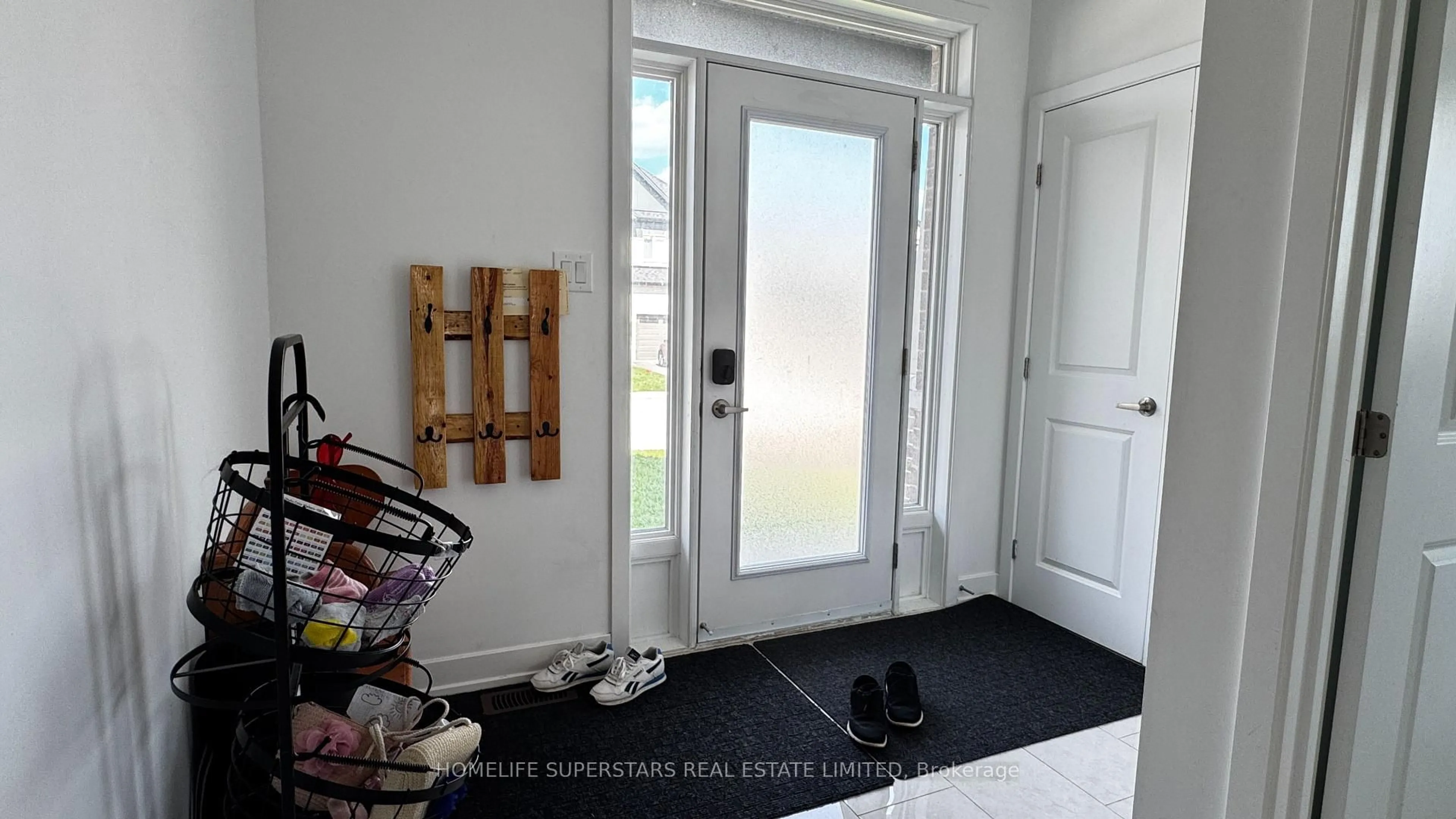 Indoor entryway for 55 Big Dipper St, Manotick Ontario K4M 0M3