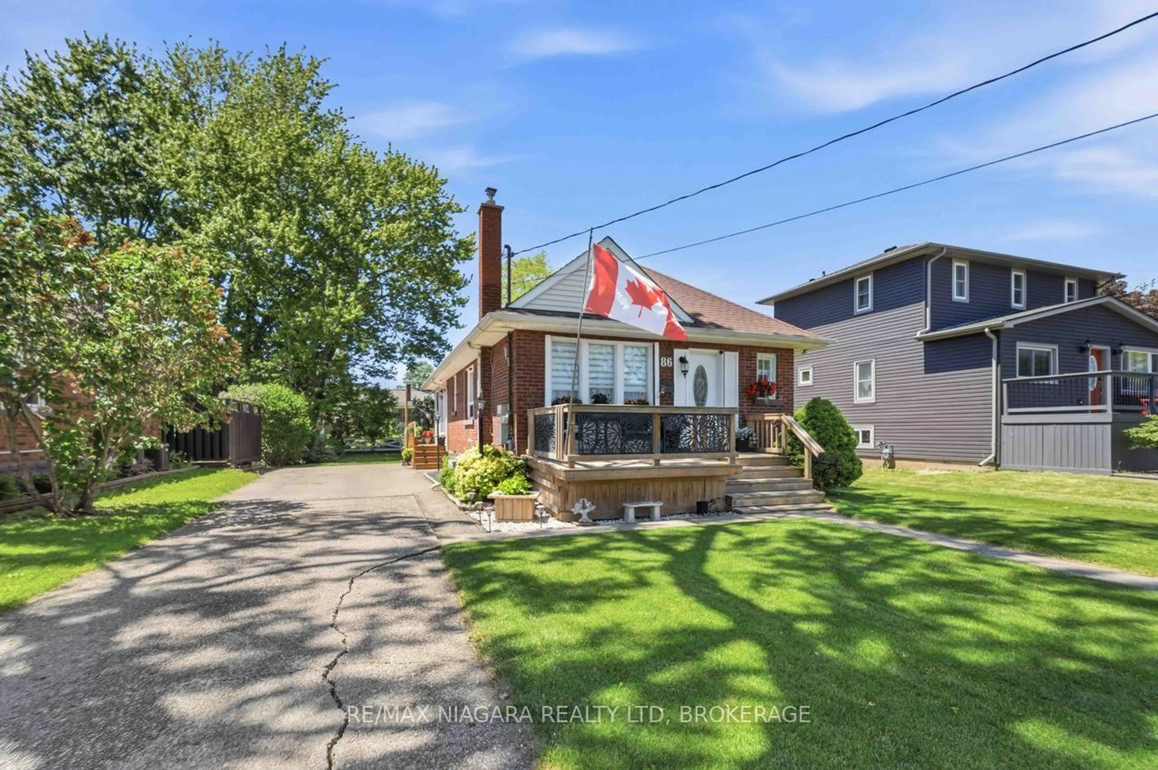 A pic from outside/outdoor area/front of a property/back of a property/a pic from drone, street for 86 CLARE Ave, Port Colborne Ontario L3K 5H4