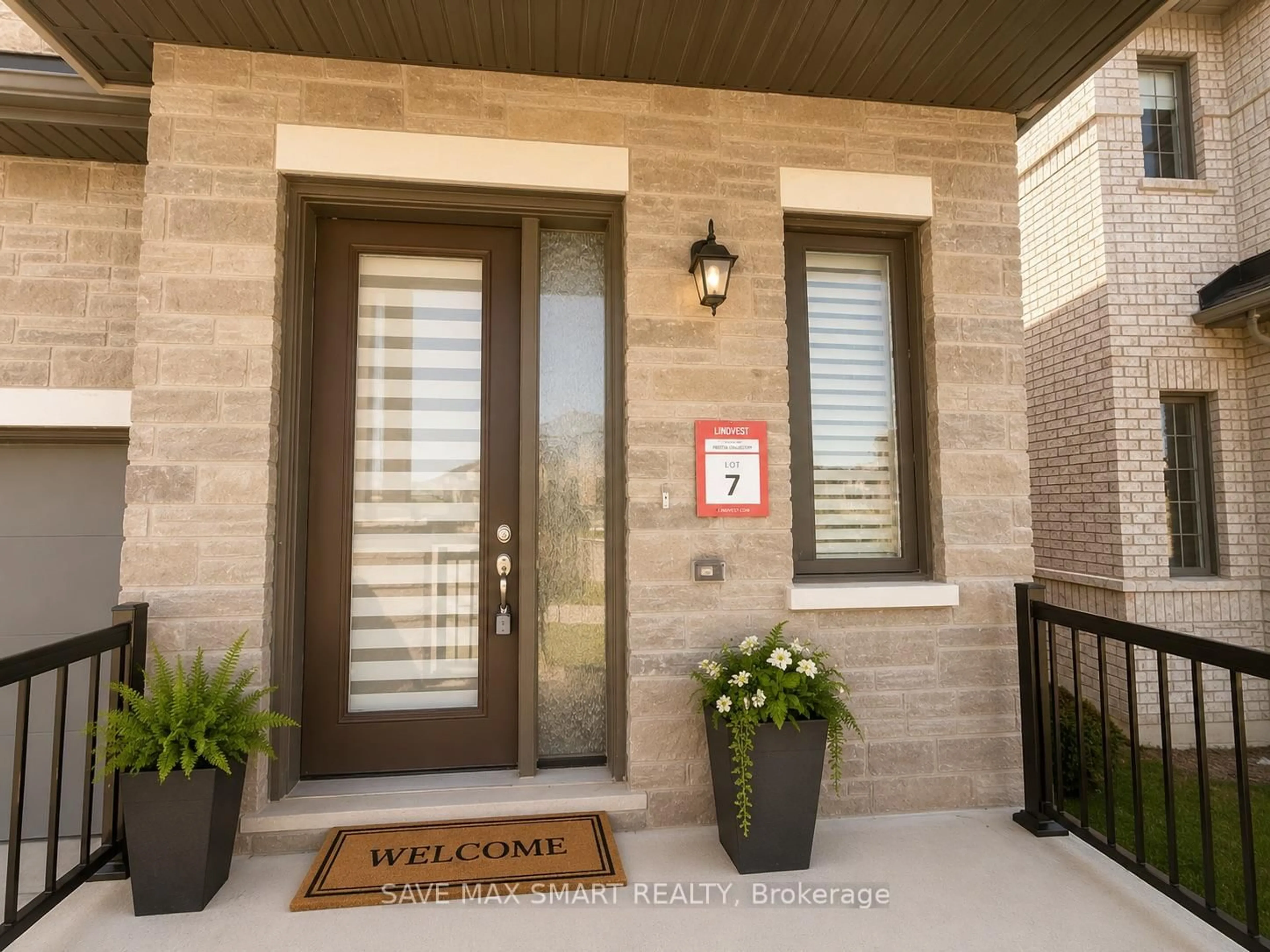 Indoor entryway for 100 Strickland Ave, Brantford Ontario N3T 0X9