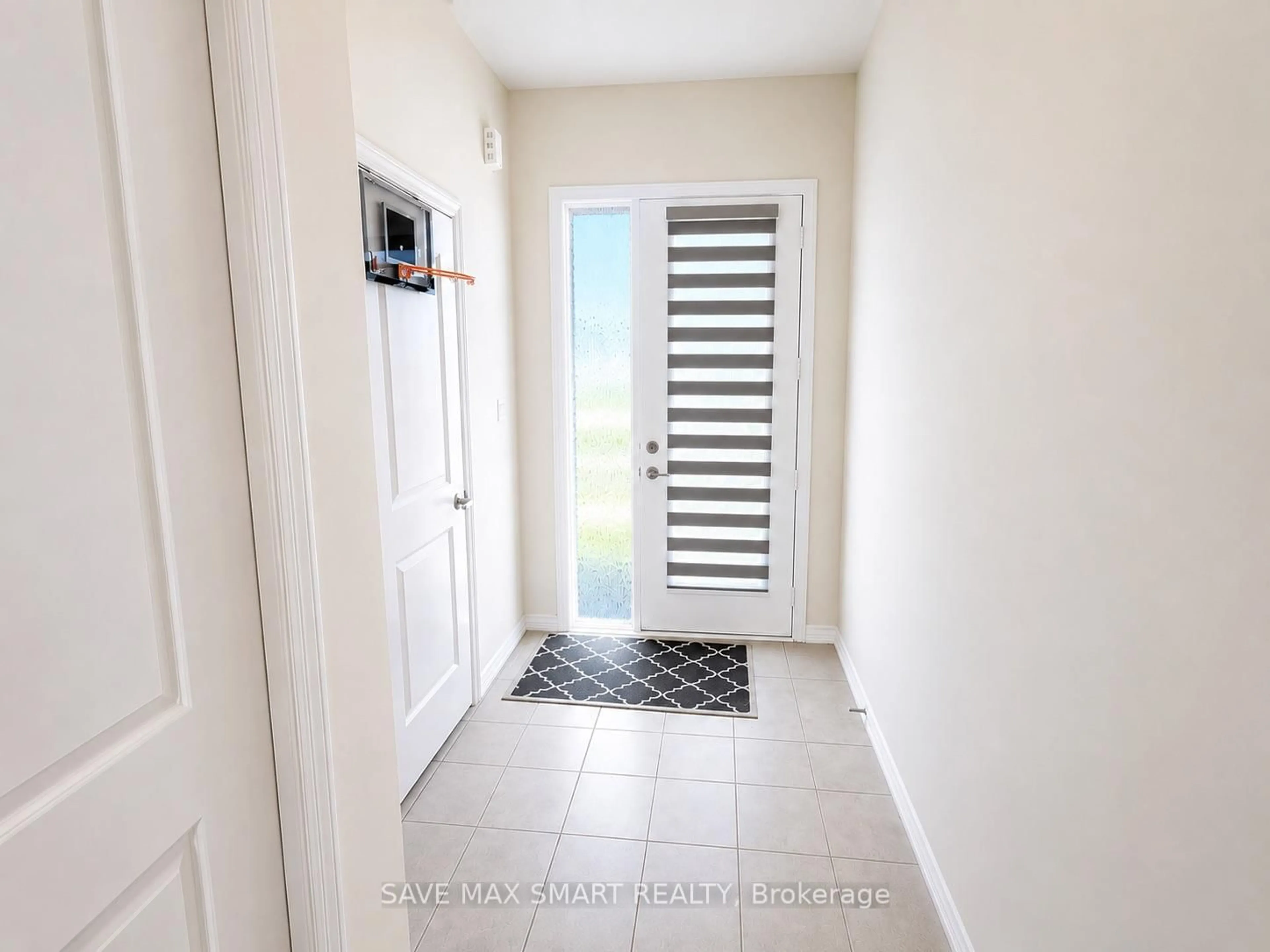 Indoor entryway for 100 Strickland Ave, Brantford Ontario N3T 0X9