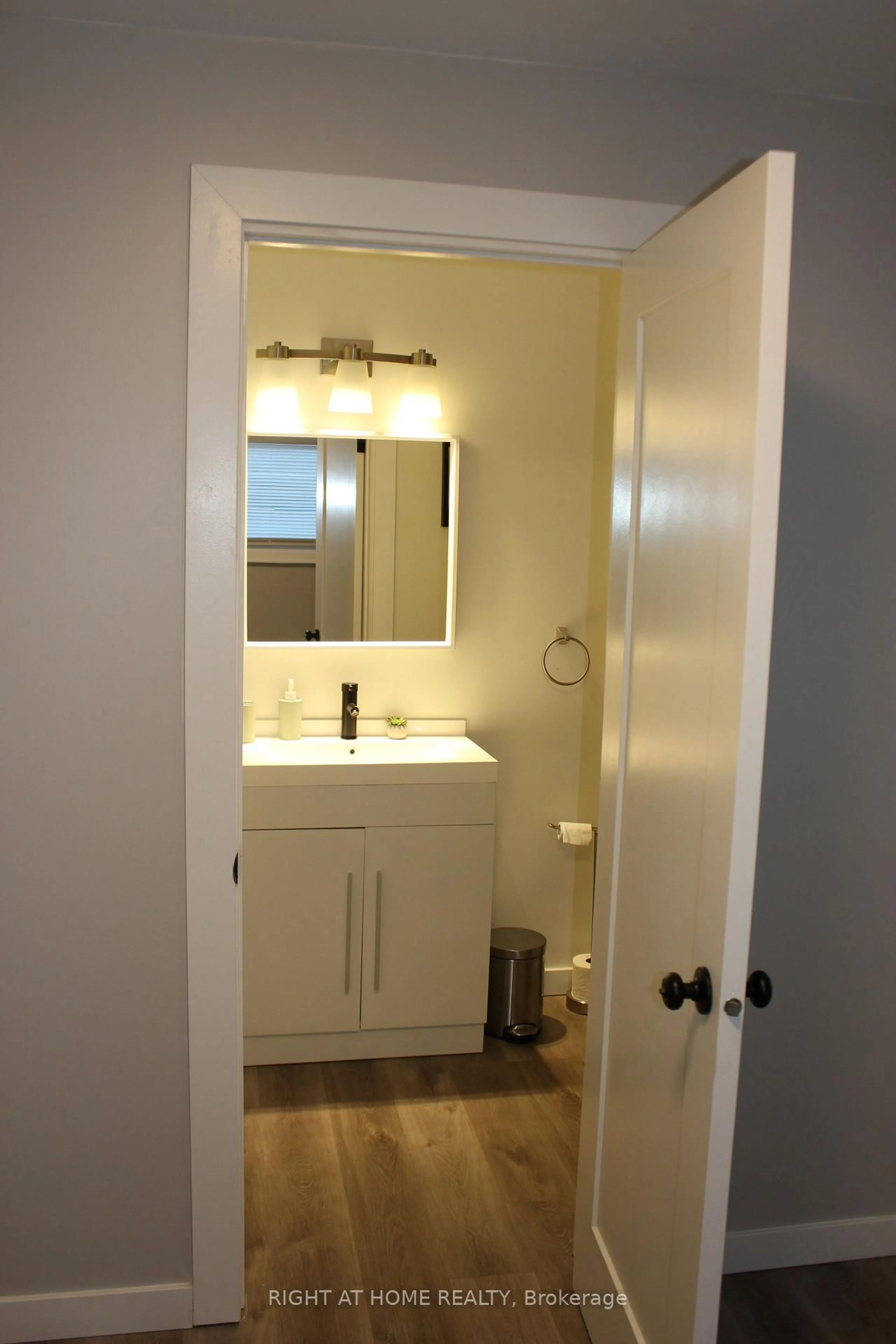 Standard bathroom, unknown for 163 Emerson St, London South Ontario N5Z 3L5