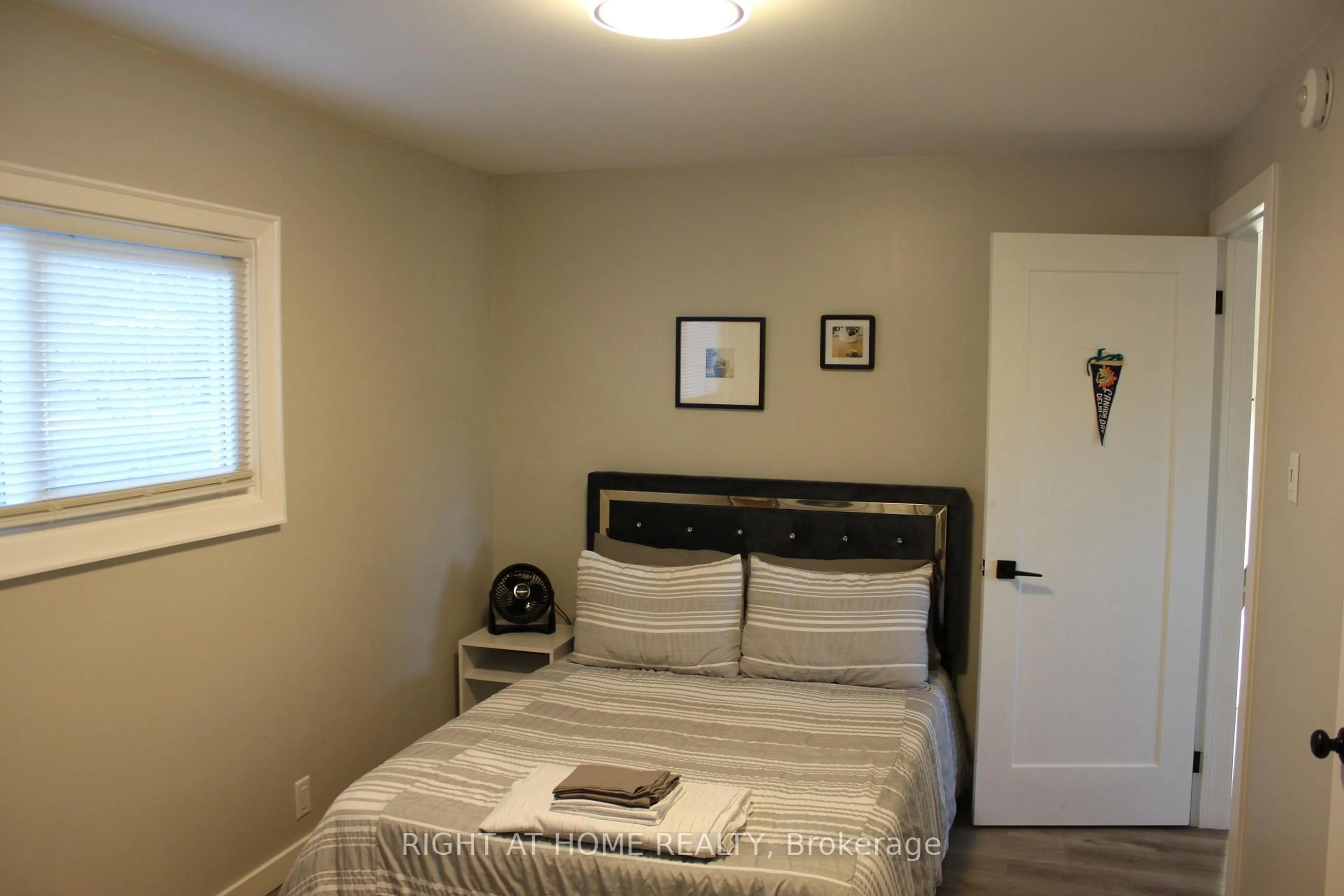 A pic of a room for 163 Emerson St, London South Ontario N5Z 3L5