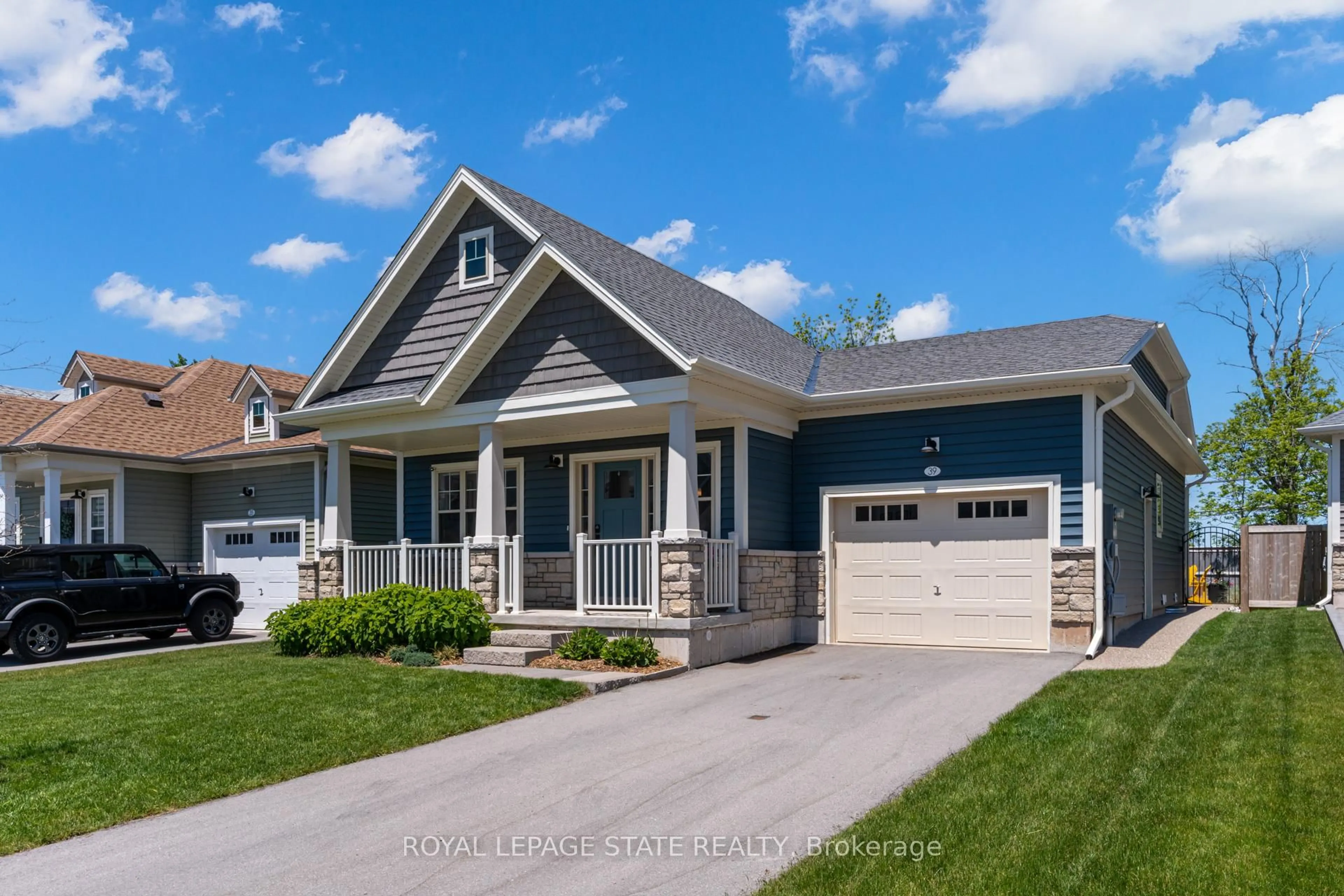 Home with vinyl exterior material, street for 39 Beachwalk Cres, Fort Erie Ontario L0S 1N0