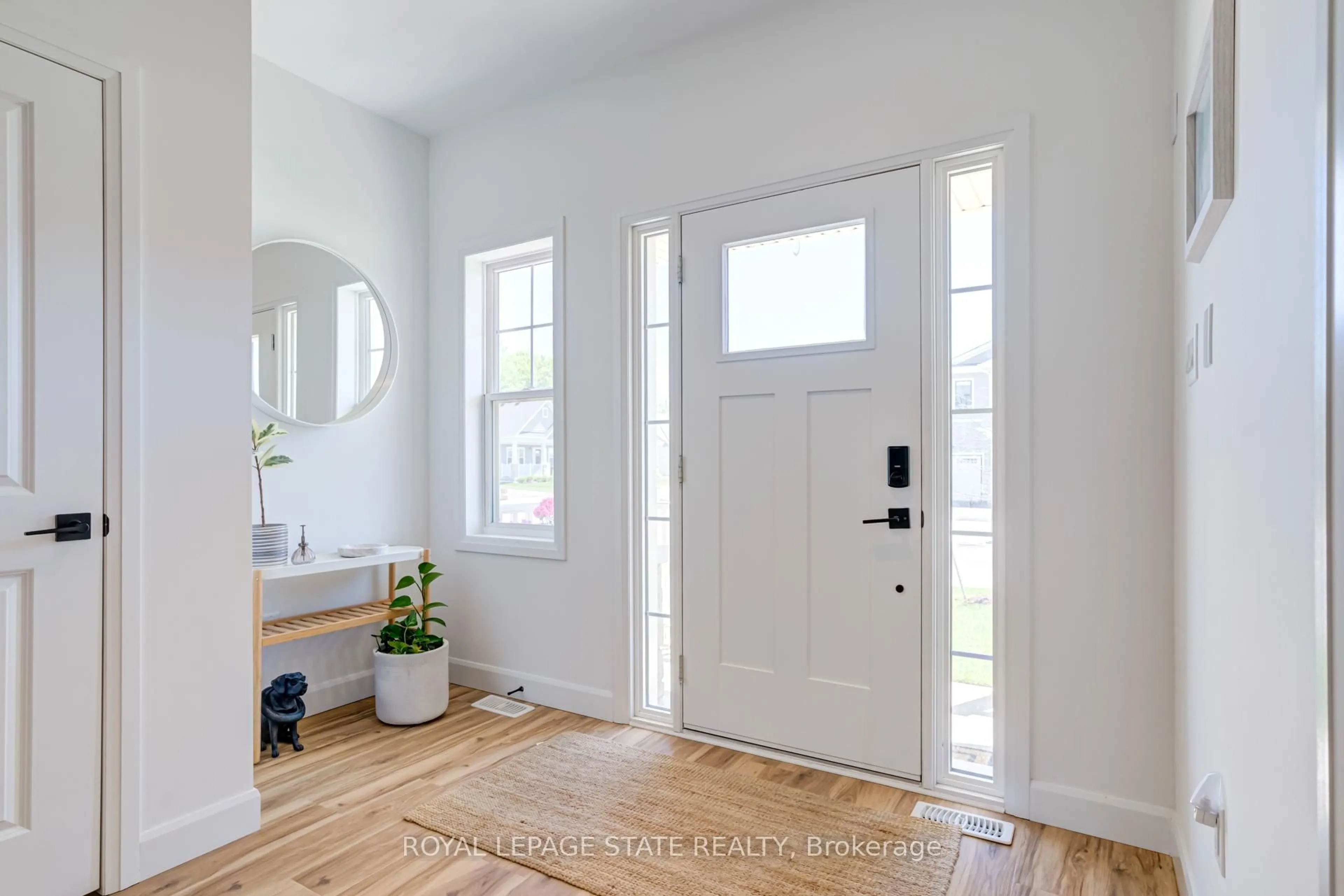 Indoor entryway for 39 Beachwalk Cres, Fort Erie Ontario L0S 1N0
