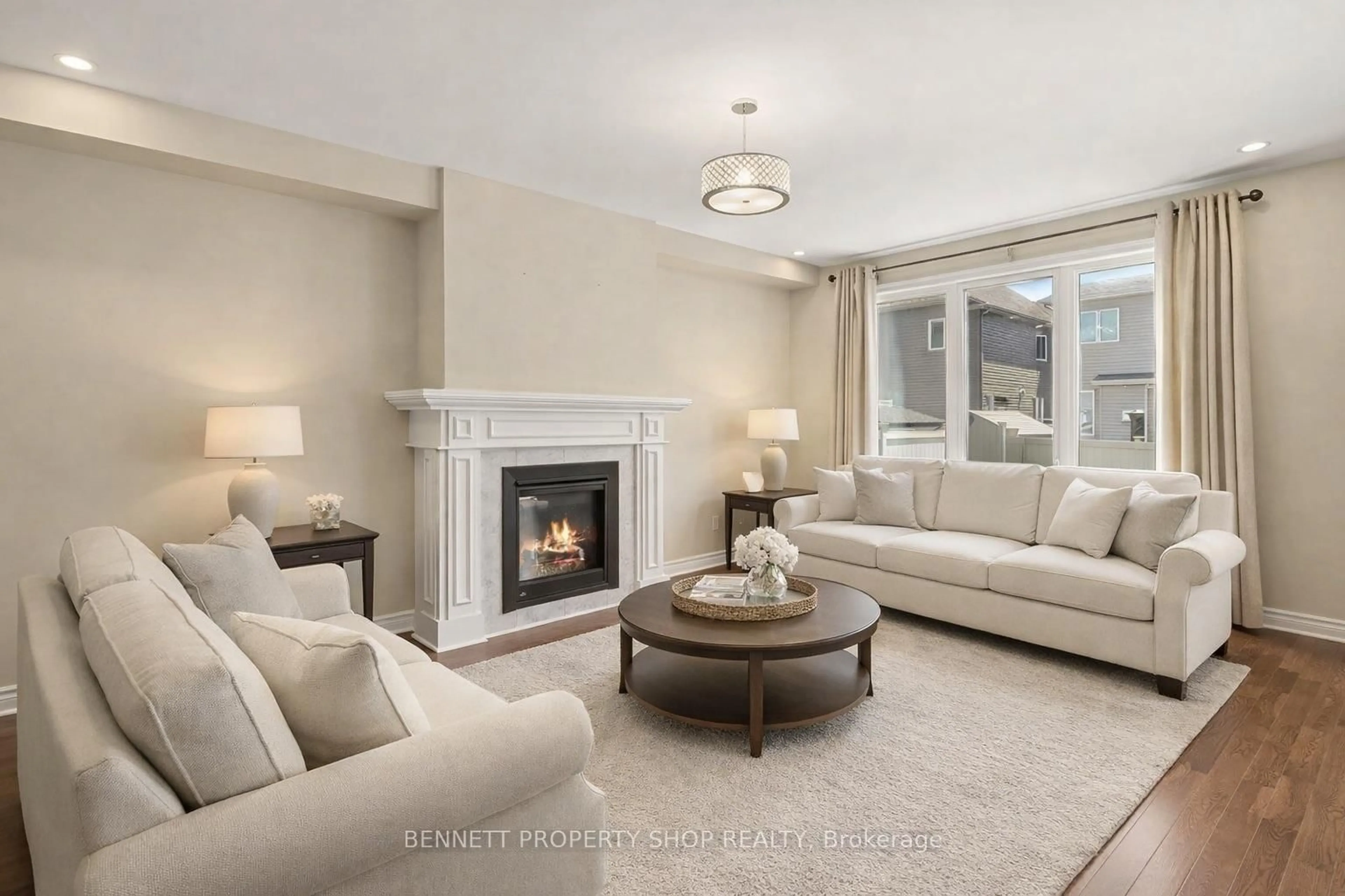 Living room with furniture, unknown for 520 Des Genevriers St, Ottawa Ontario K4A 0Z2