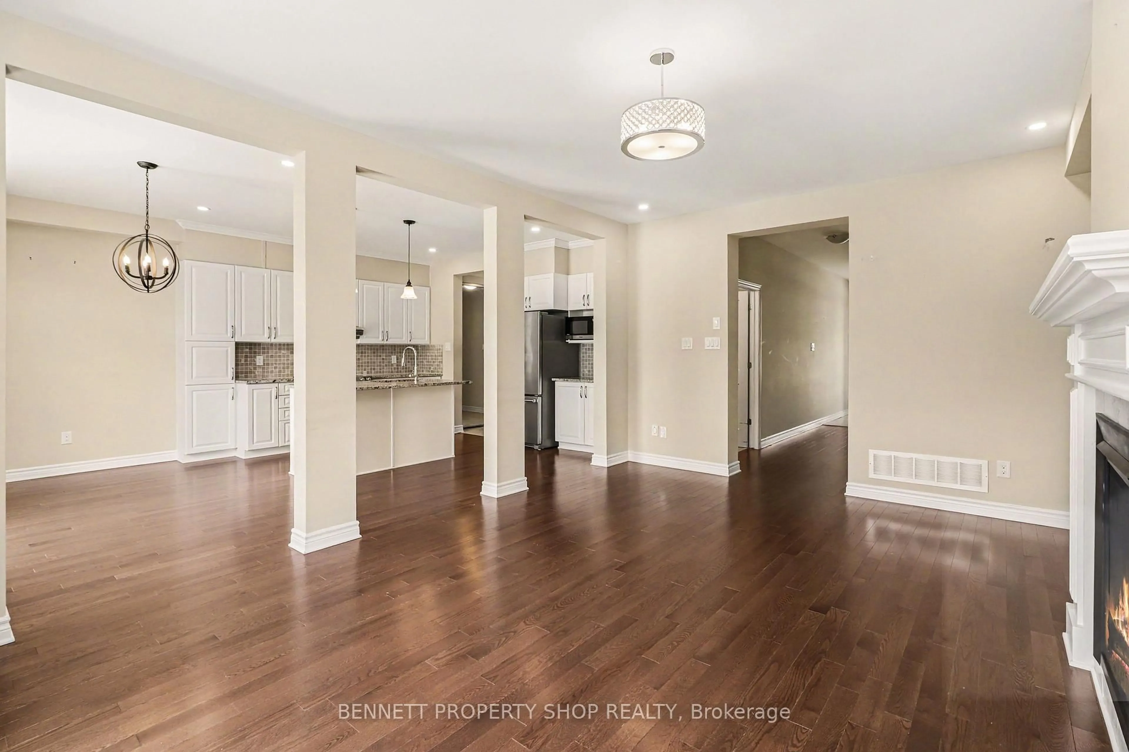 Open concept kitchen, unknown for 520 Des Genevriers St, Ottawa Ontario K4A 0Z2