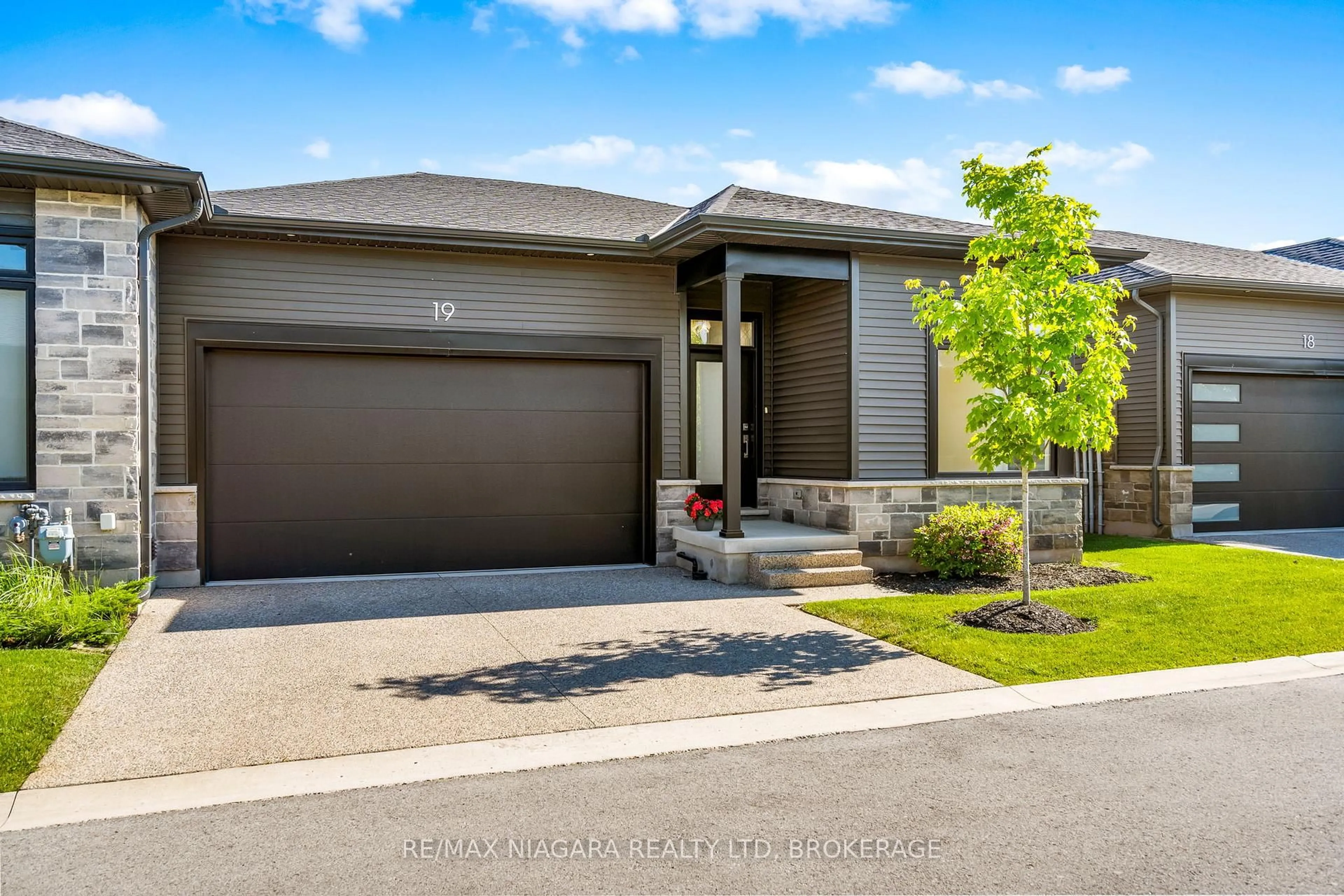 Home with brick exterior material, street for 8974 Willoughby Dr #19, Niagara Falls Ontario L2G 0Y7