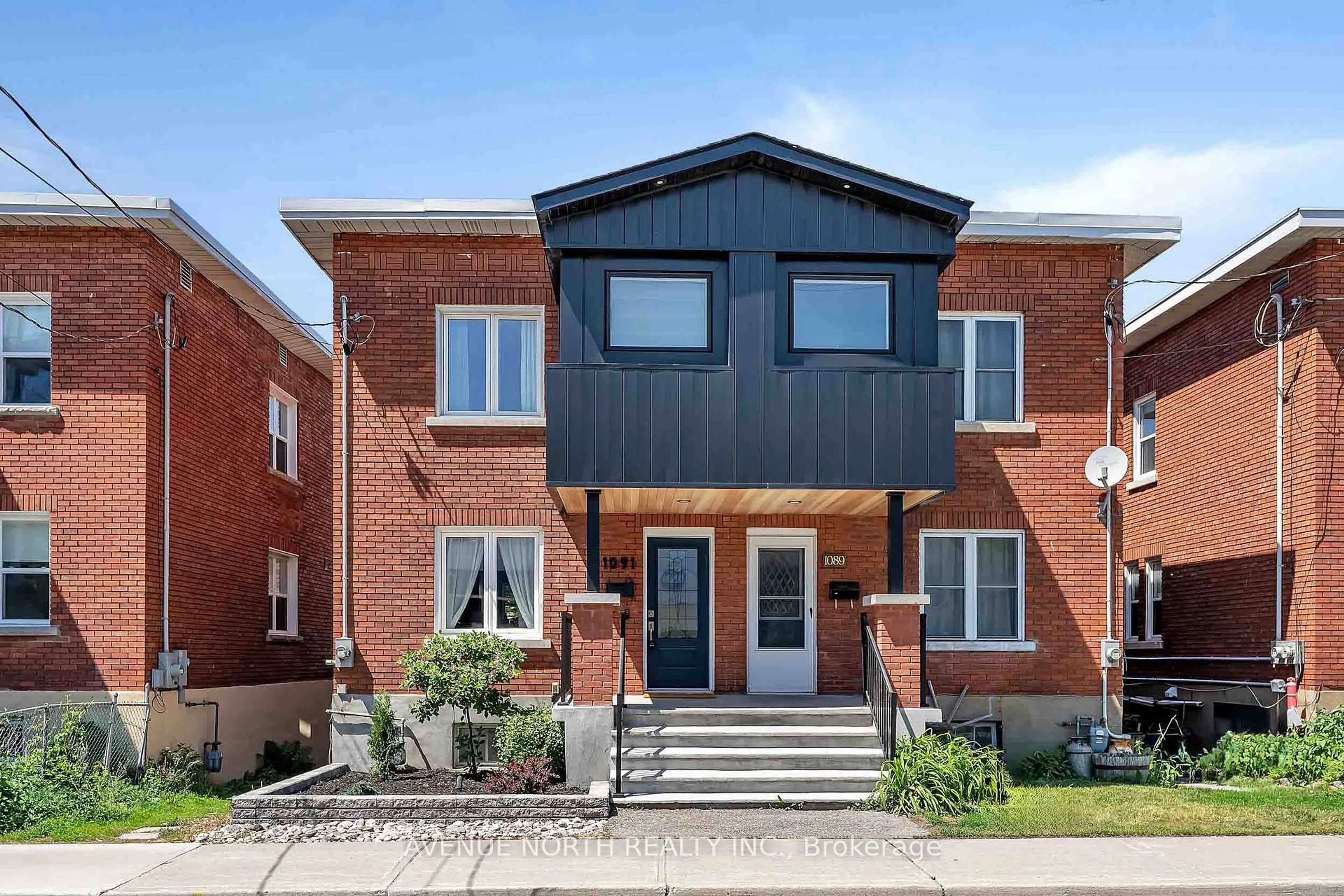 Home with brick exterior material, street for 1091 Gladstone Ave, Ottawa Ontario K1Y 3H1