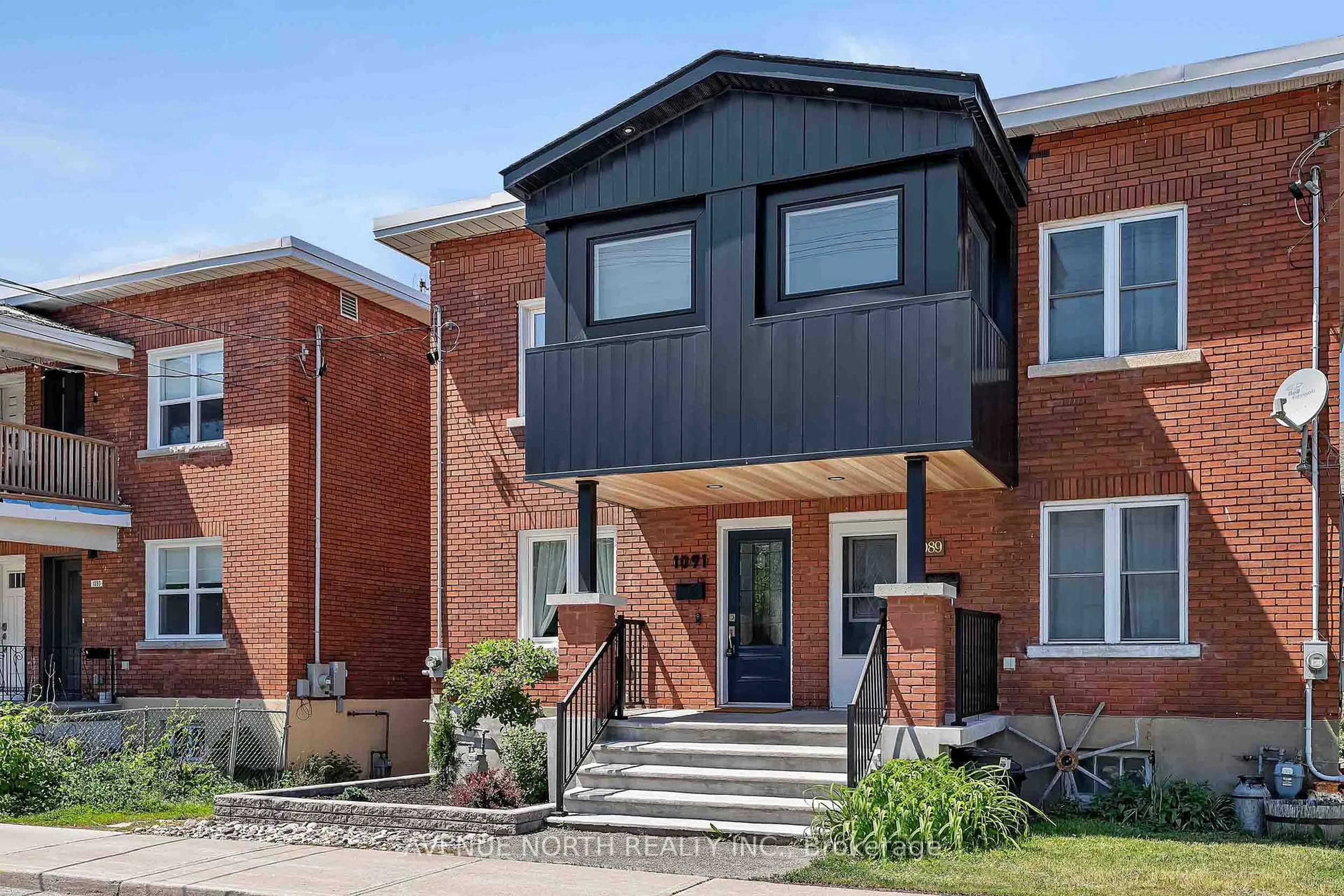 Home with brick exterior material, street for 1091 Gladstone Ave, Ottawa Ontario K1Y 3H1