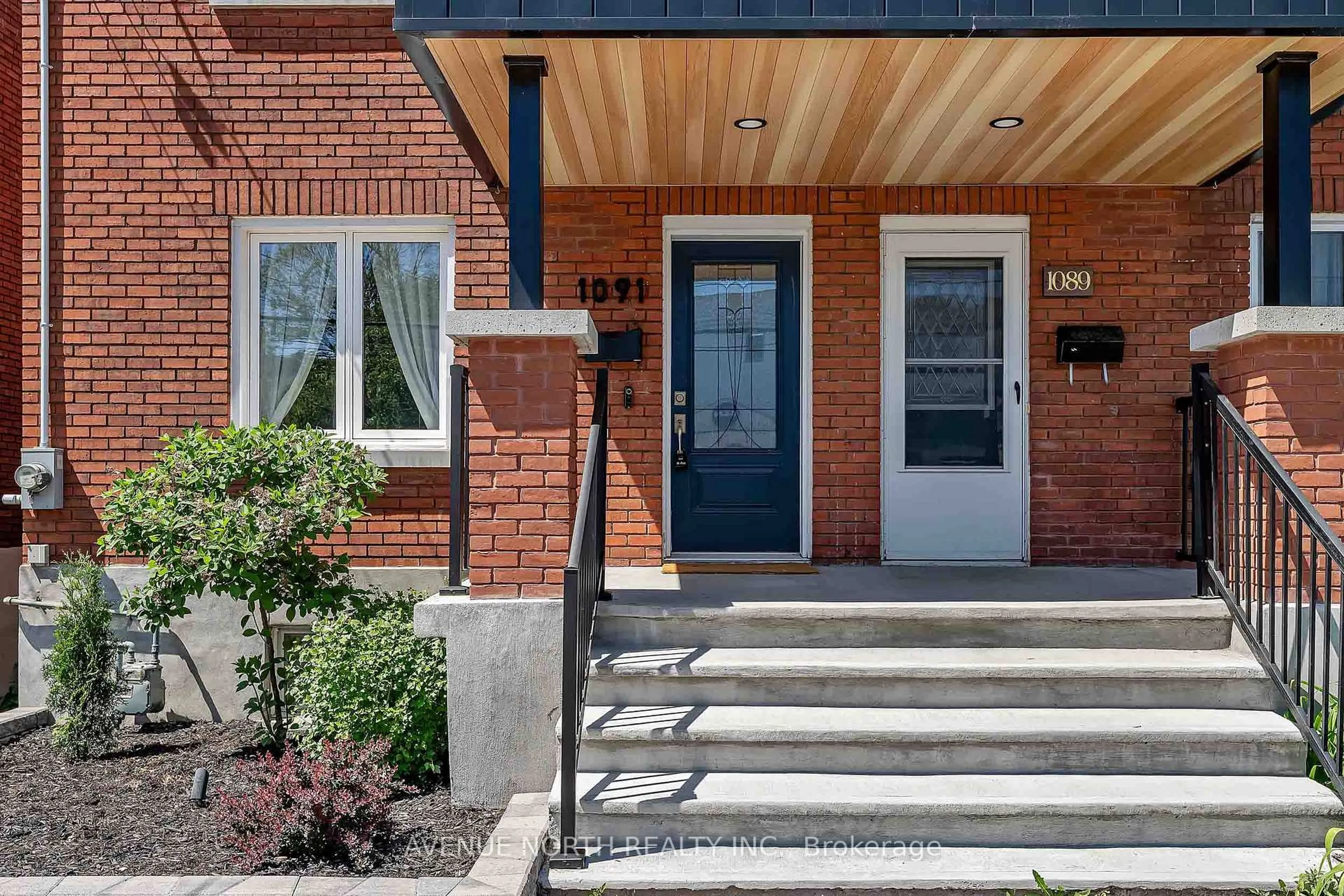 Home with brick exterior material, street for 1091 Gladstone Ave, Ottawa Ontario K1Y 3H1