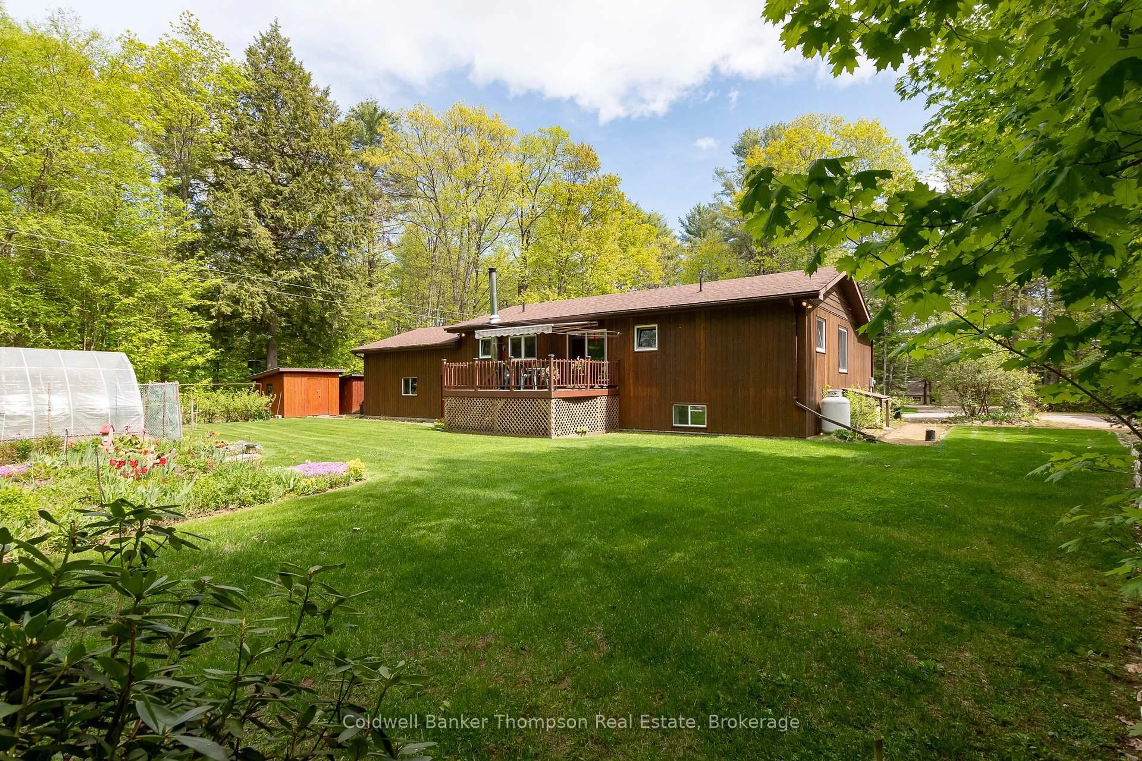 A pic from outside/outdoor area/front of a property/back of a property/a pic from drone, unknown for 1031 Kelly Rd, Lake of Bays Ontario P0B 1A0