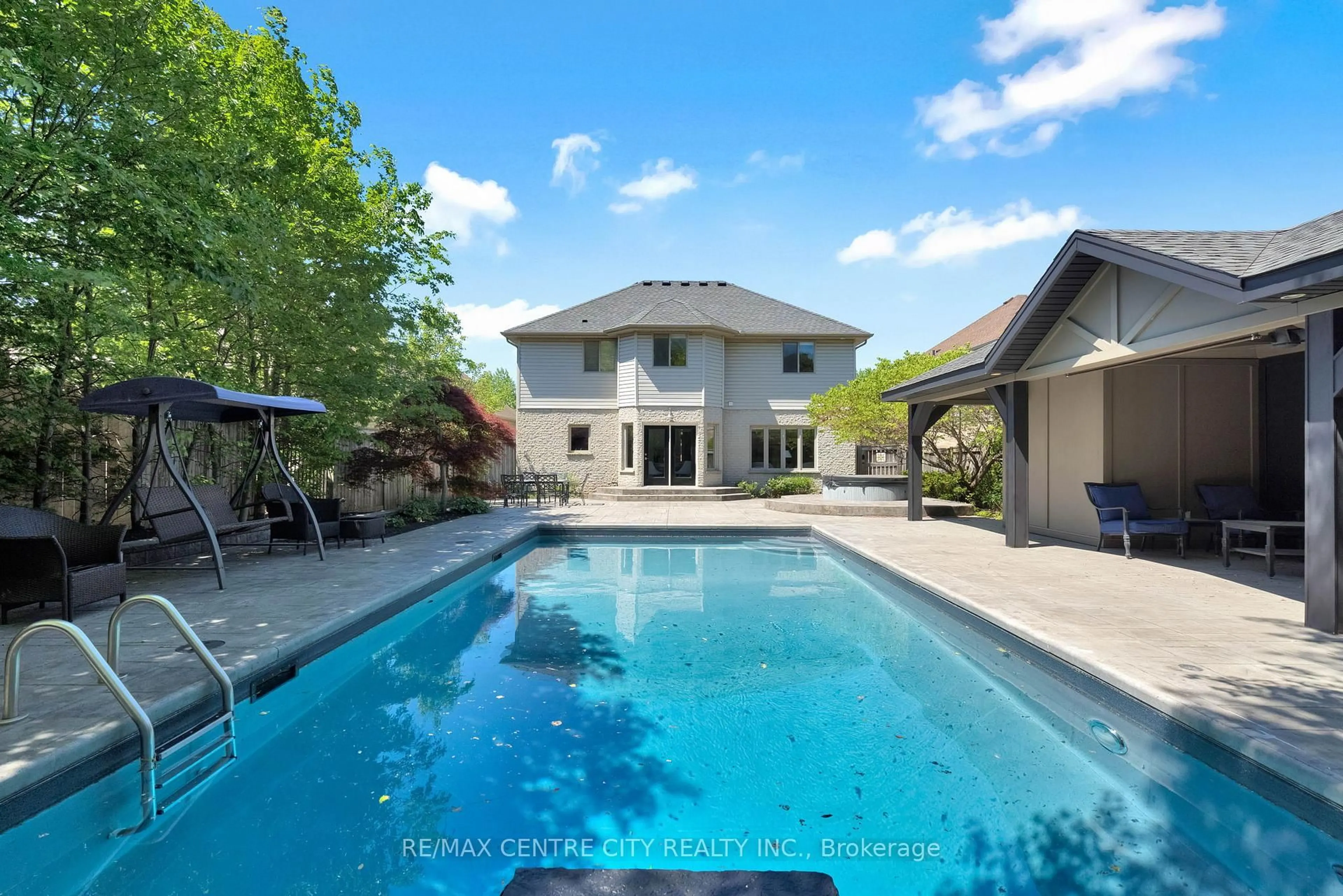 Pool for 1027 Manchester Rd, London North Ontario N6H 5J1