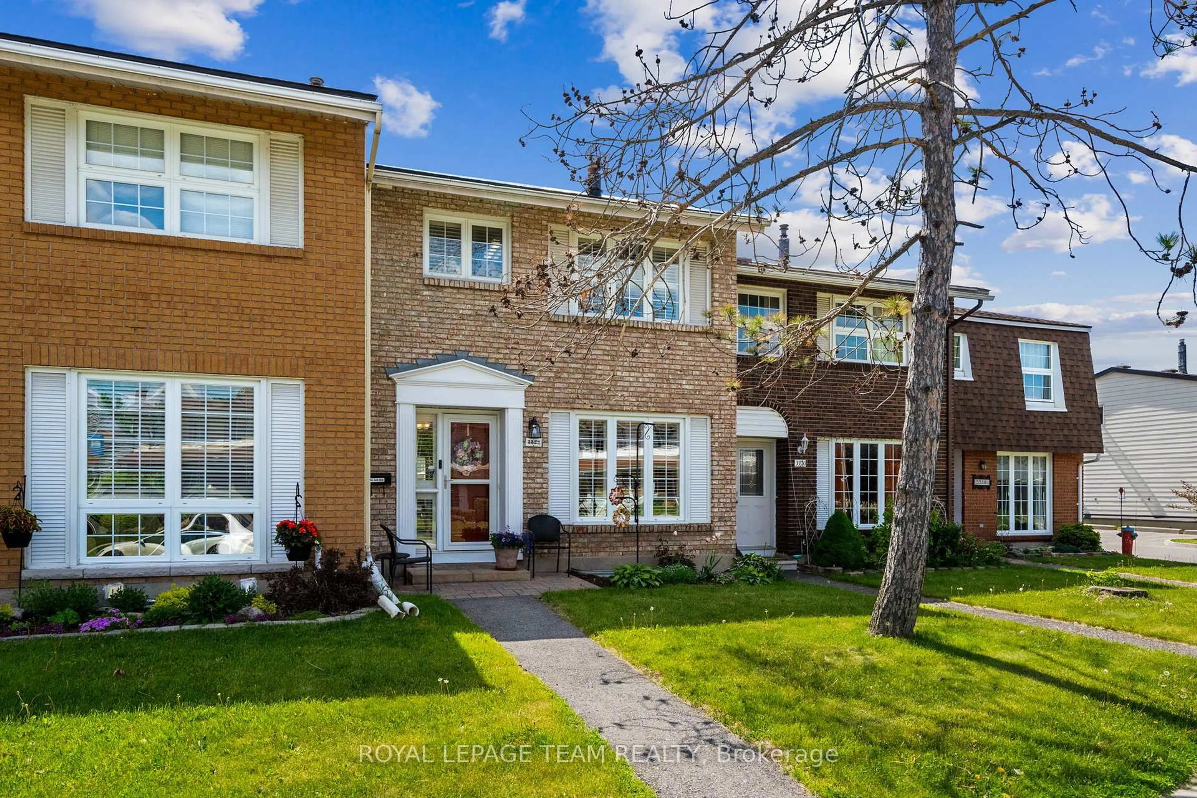 Home with brick exterior material, street for 3322 Southgate Rd, Ottawa Ontario K1V 8X3
