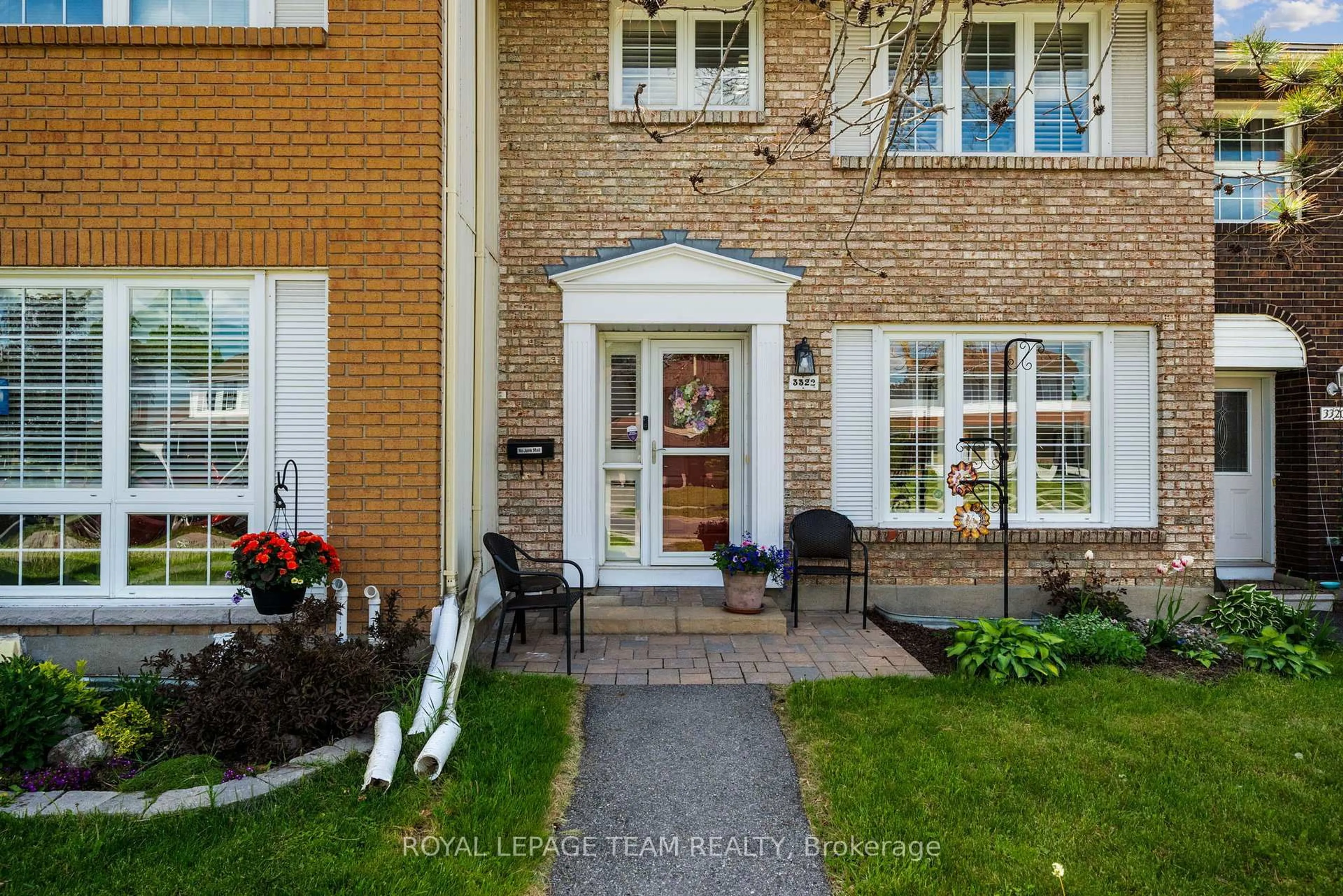 Indoor entryway for 3322 Southgate Rd, Ottawa Ontario K1V 8X3