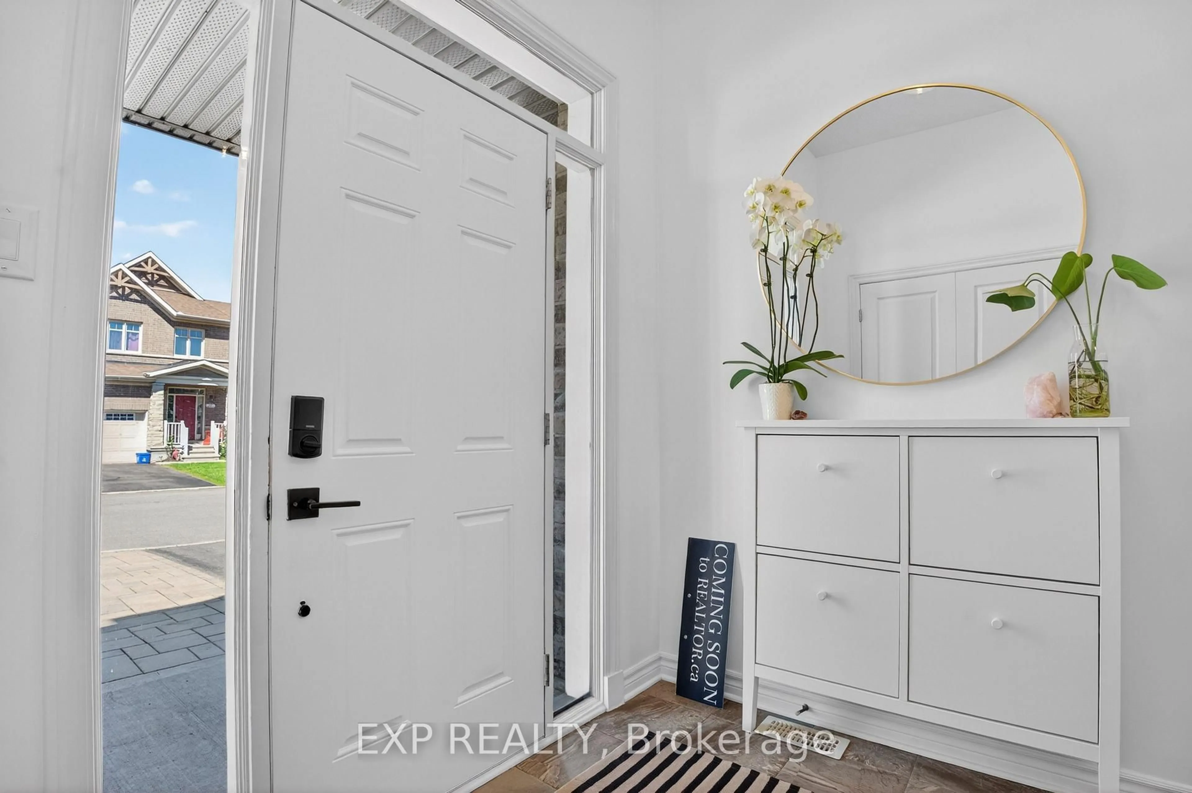 Indoor entryway for 206 Mareth Way, Ottawa Ontario K4M 0C9