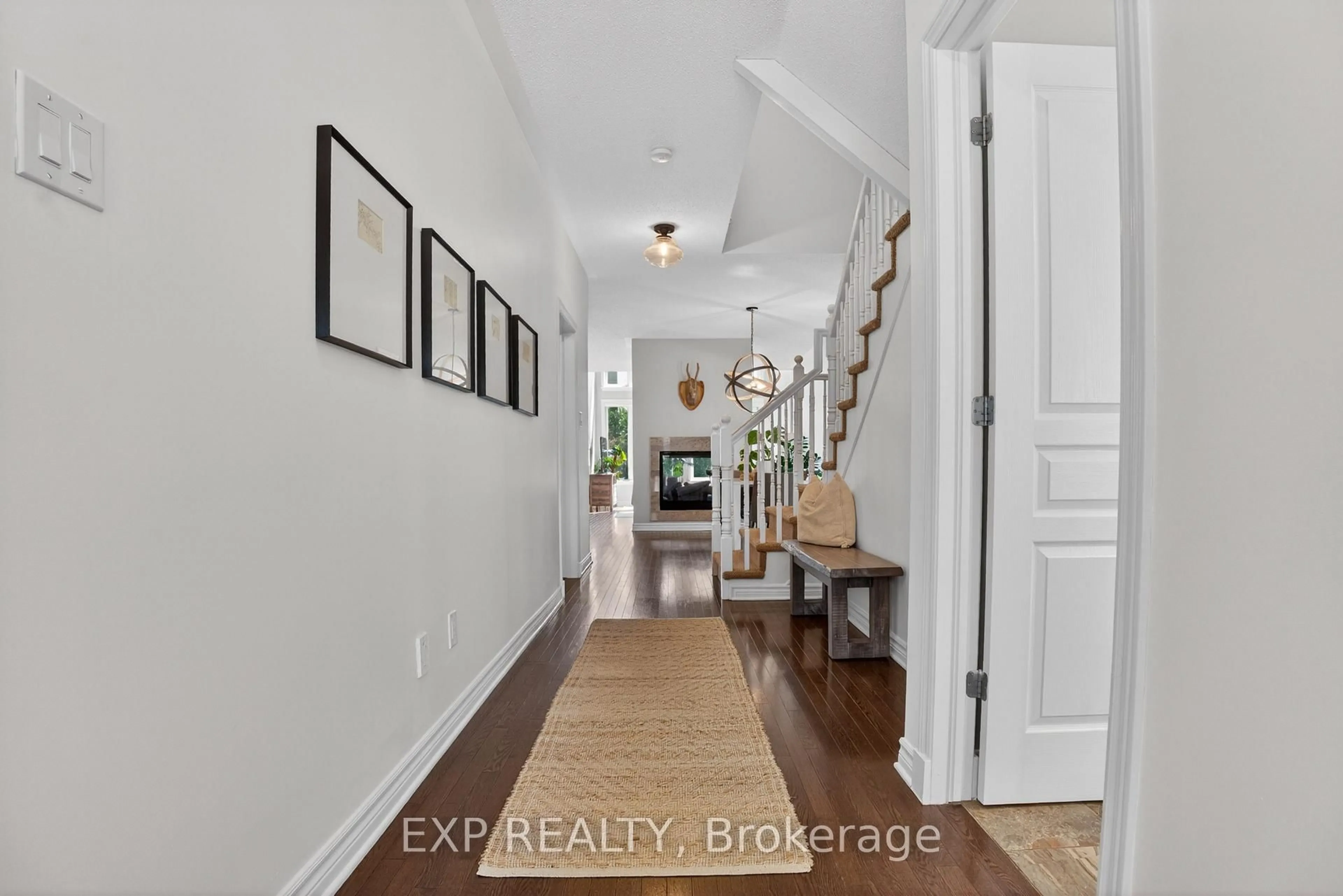Indoor entryway for 206 Mareth Way, Ottawa Ontario K4M 0C9