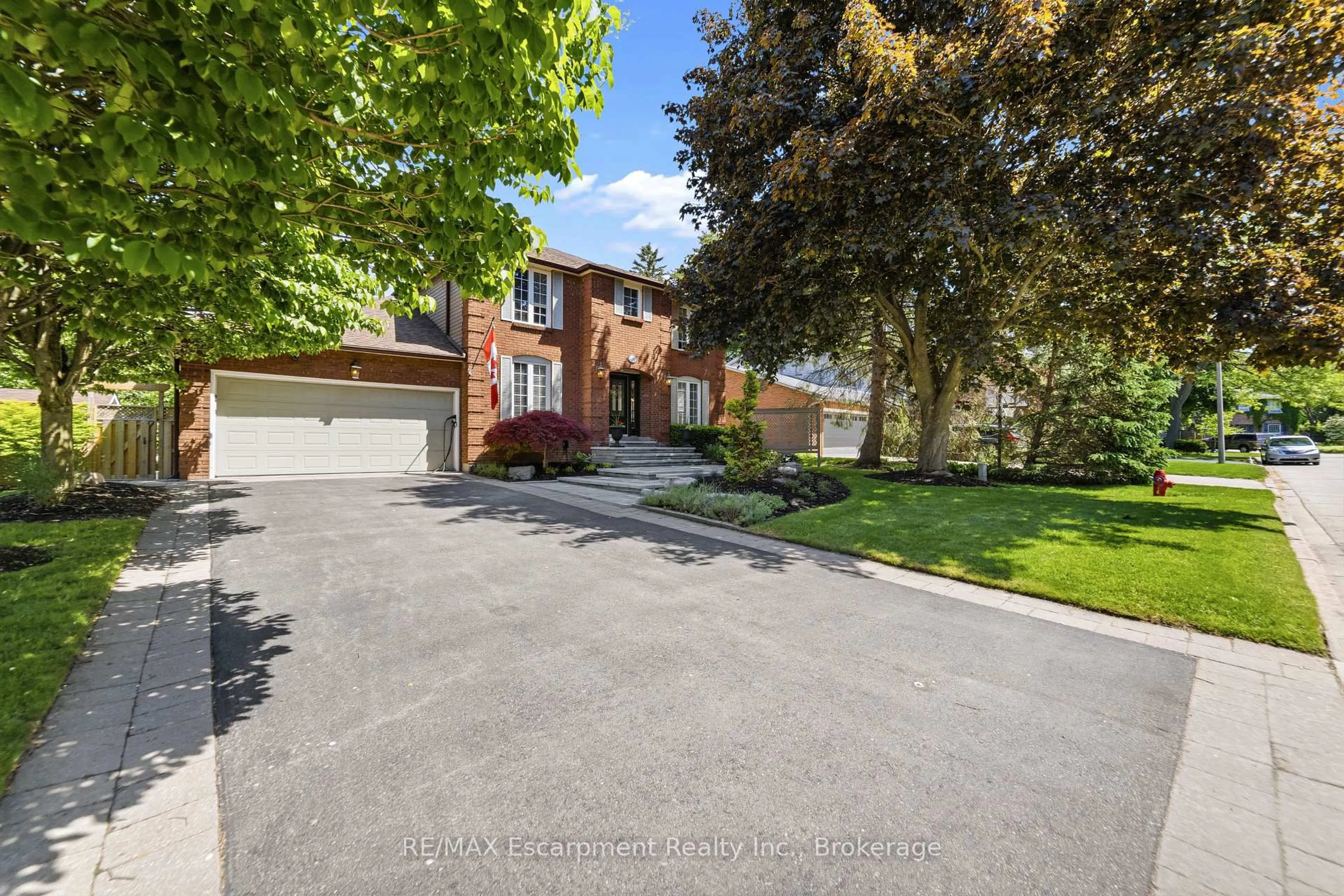 A pic from outside/outdoor area/front of a property/back of a property/a pic from drone, street for 449 Roymor Cres, Hamilton Ontario L9G 3W9