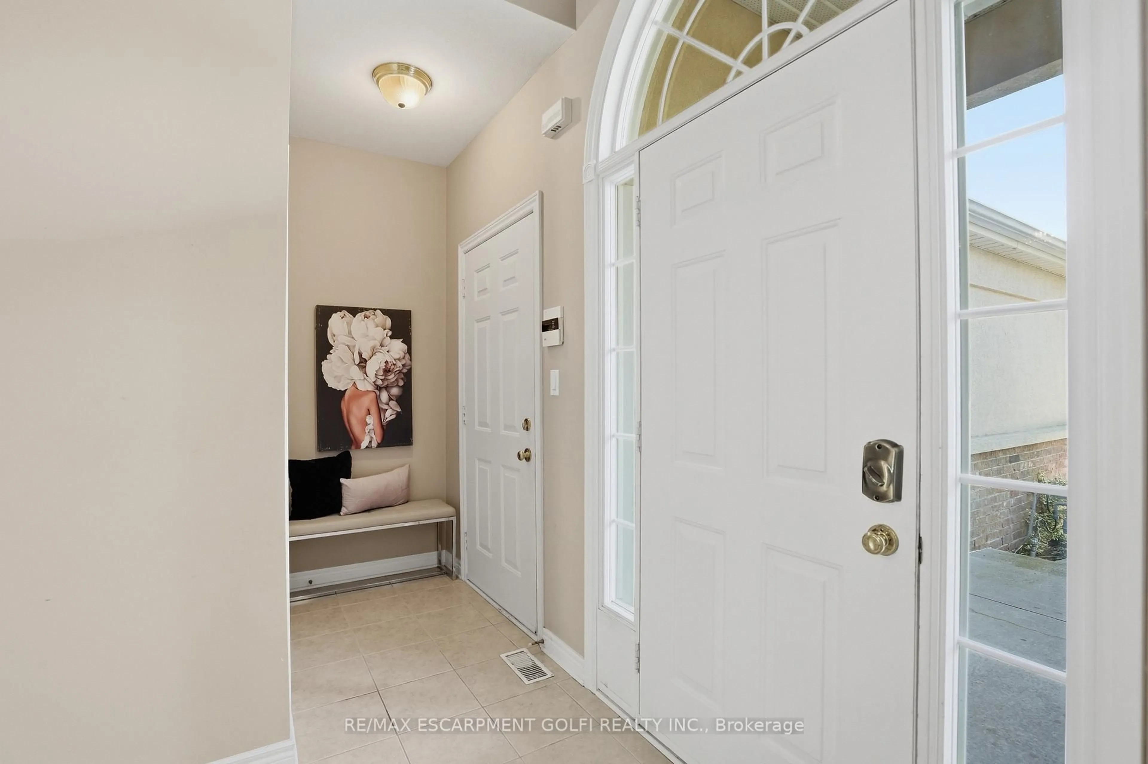 Indoor entryway for 58 Glendale Ave #12, St. Catharines Ontario L2T 2J3