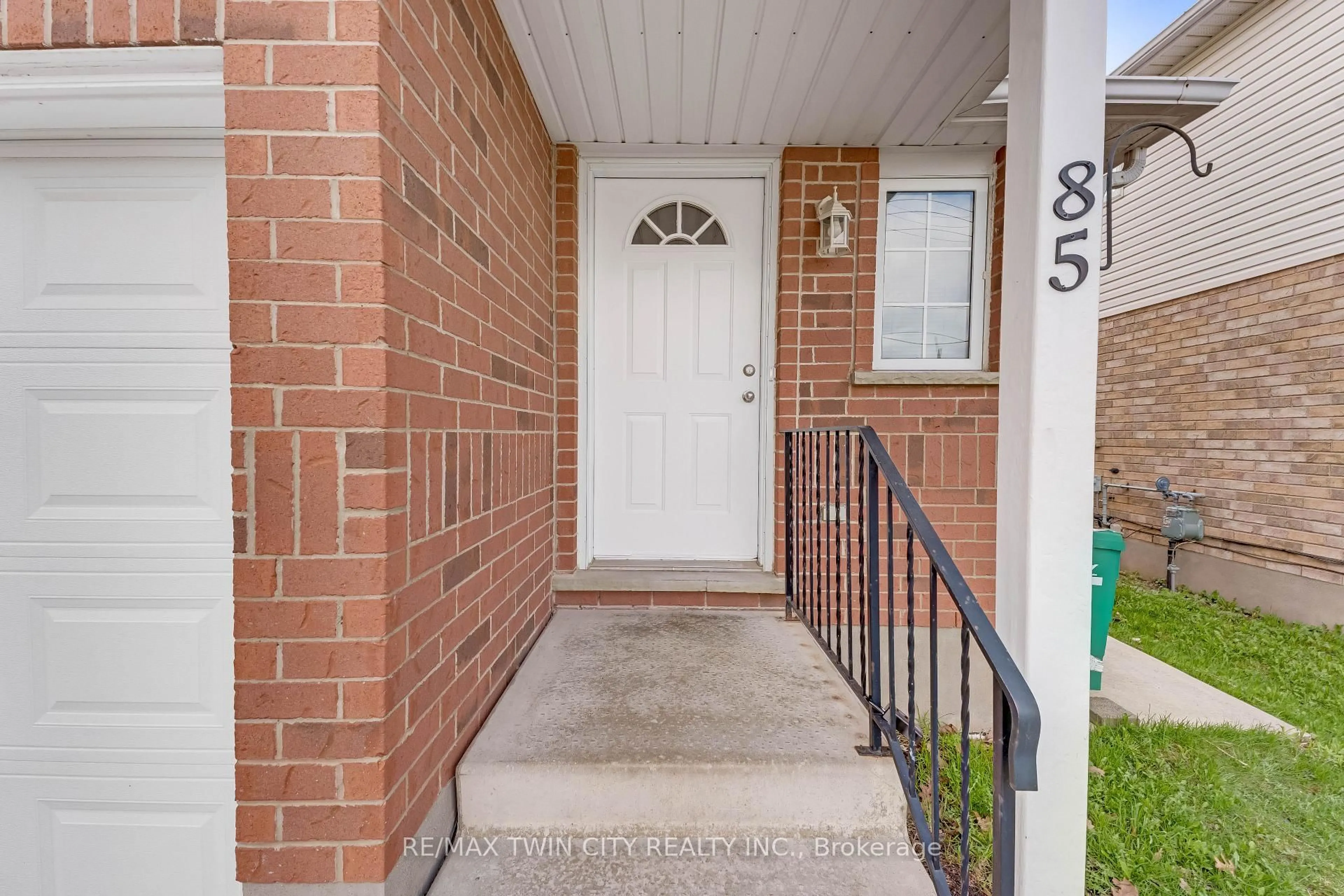 Indoor entryway for 85 Activa Ave, Kitchener Ontario N2E 3R4