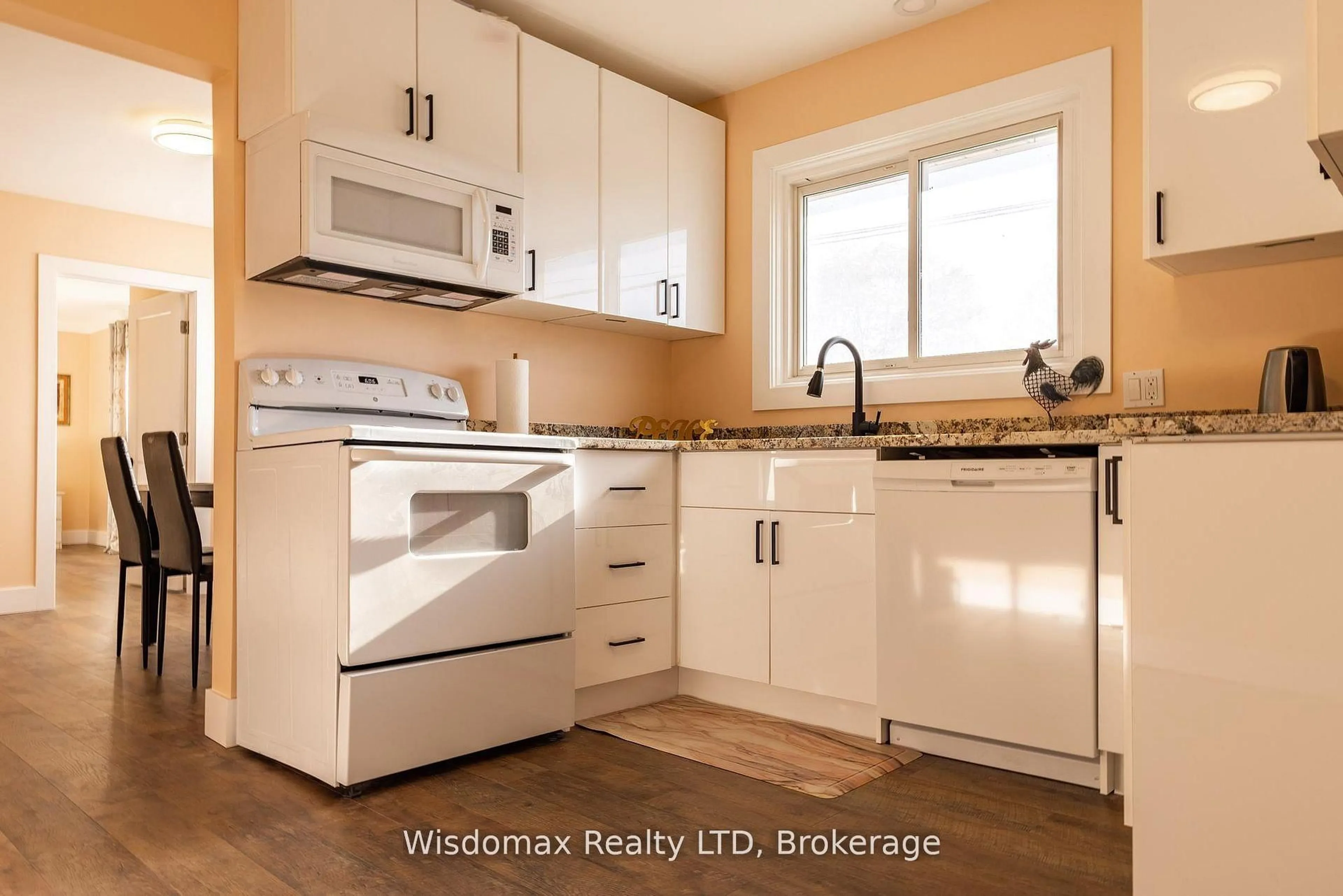 Standard kitchen, wood/laminate floor for 5291 STAMFORD St, Niagara Falls Ontario L2E 1N2