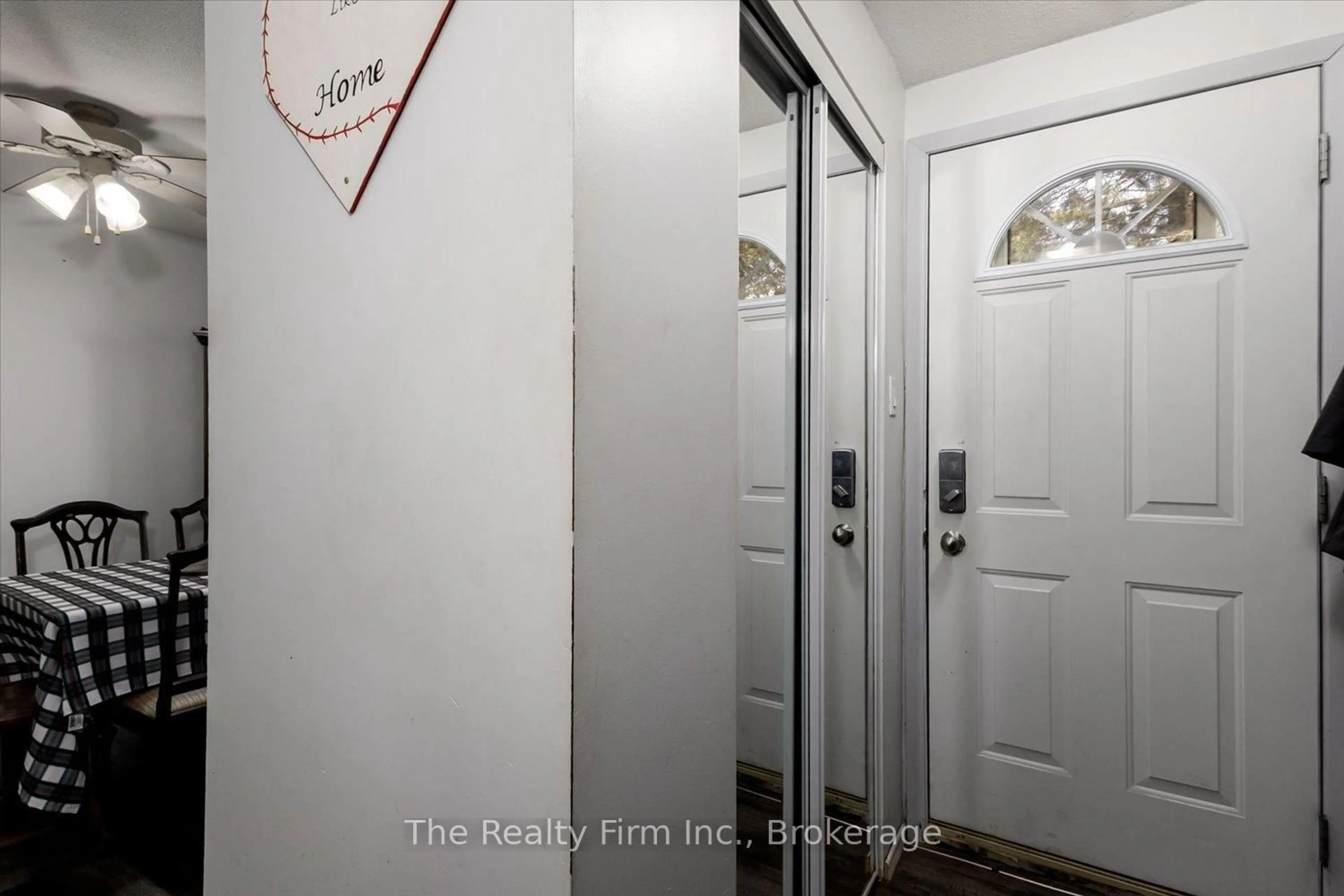 Indoor entryway for 88 Avonwood Dr #33, Stratford Ontario N4Z 1B3