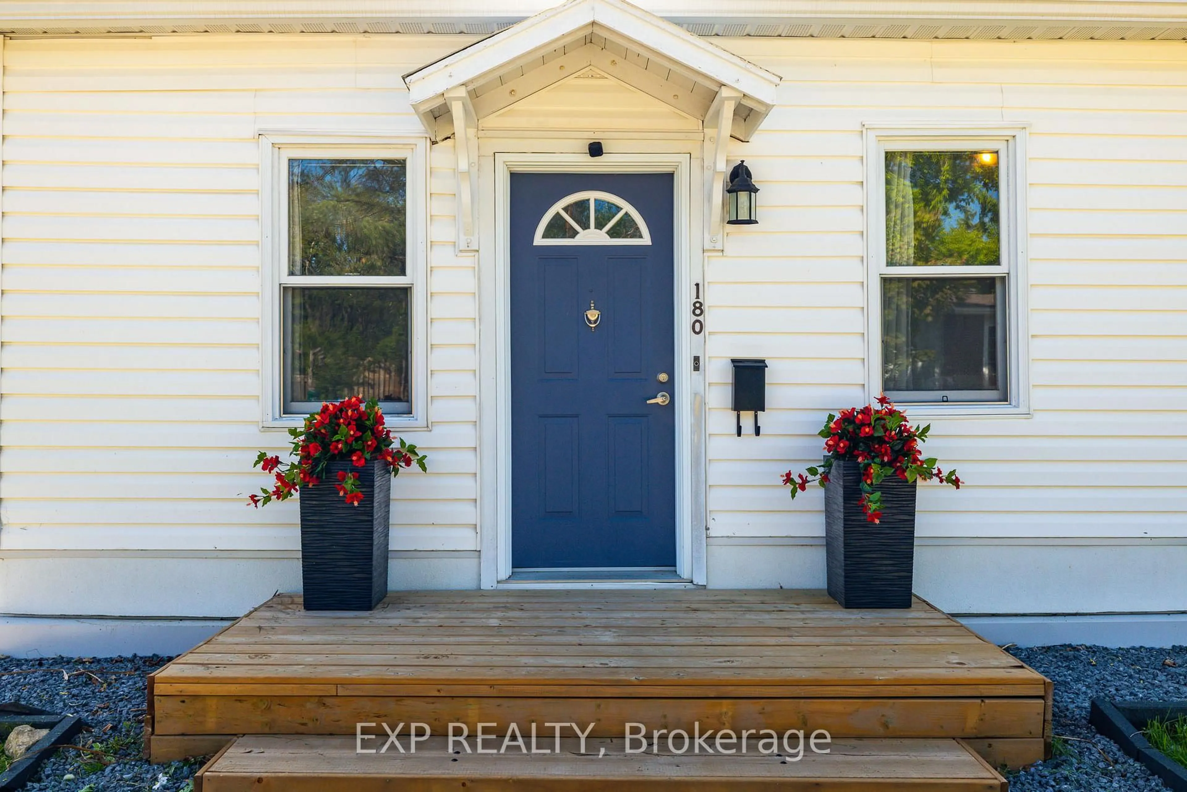 Indoor entryway for 180 Wellington St, Carleton Place Ontario K7C 1B5