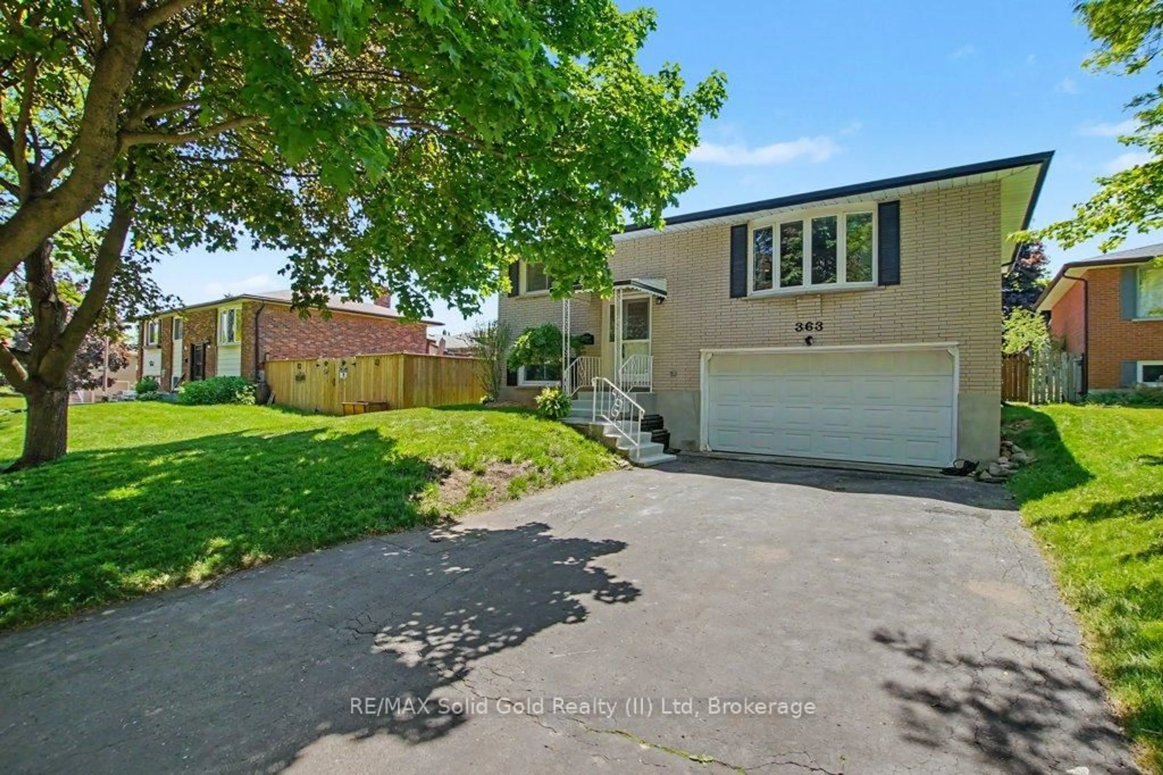A pic from outside/outdoor area/front of a property/back of a property/a pic from drone, street for 363 Roselawn Pl, Waterloo Ontario N2L 5P1