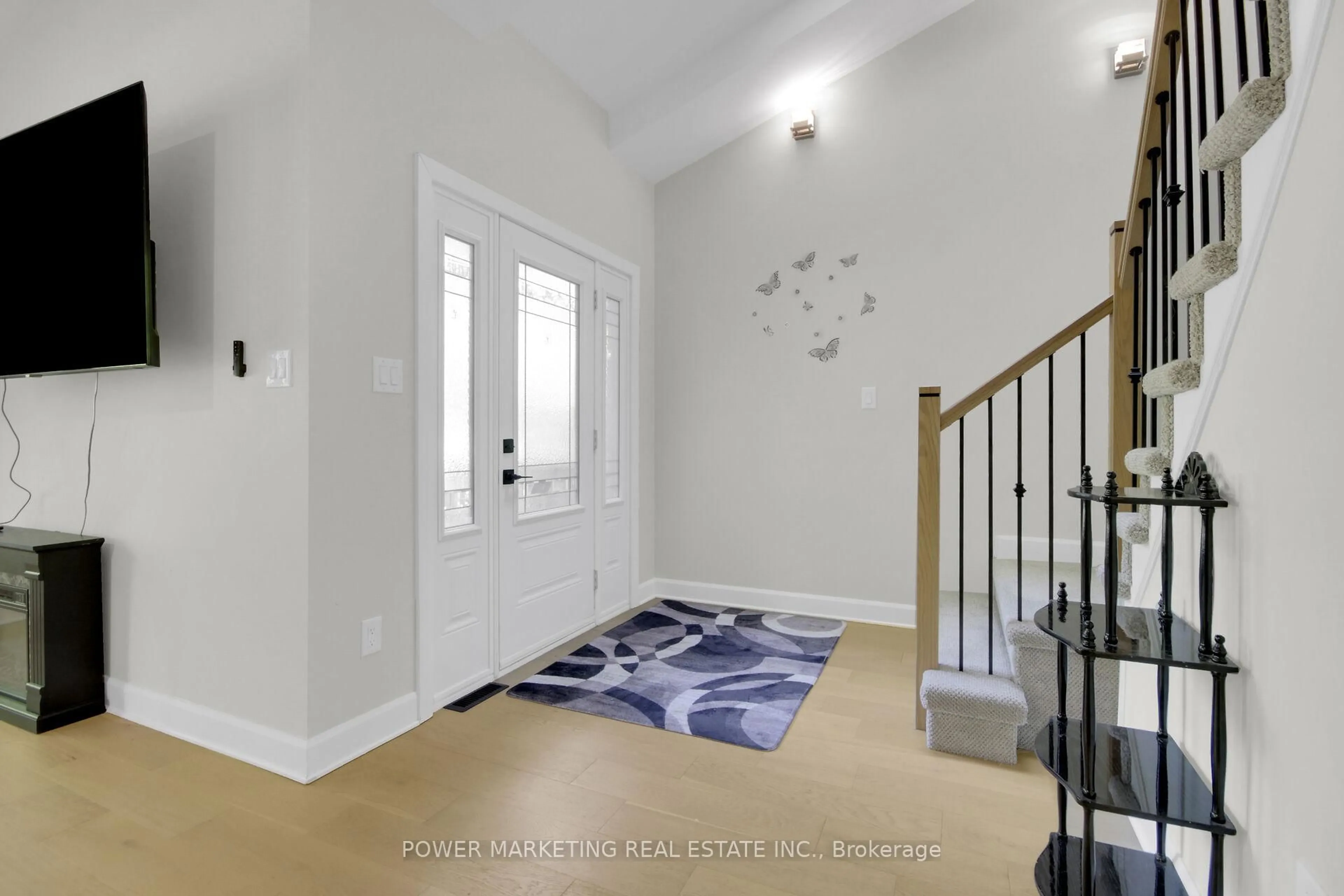 Indoor entryway for 1312 BAYVIEW Dr, Ottawa Ontario K0A 3M0
