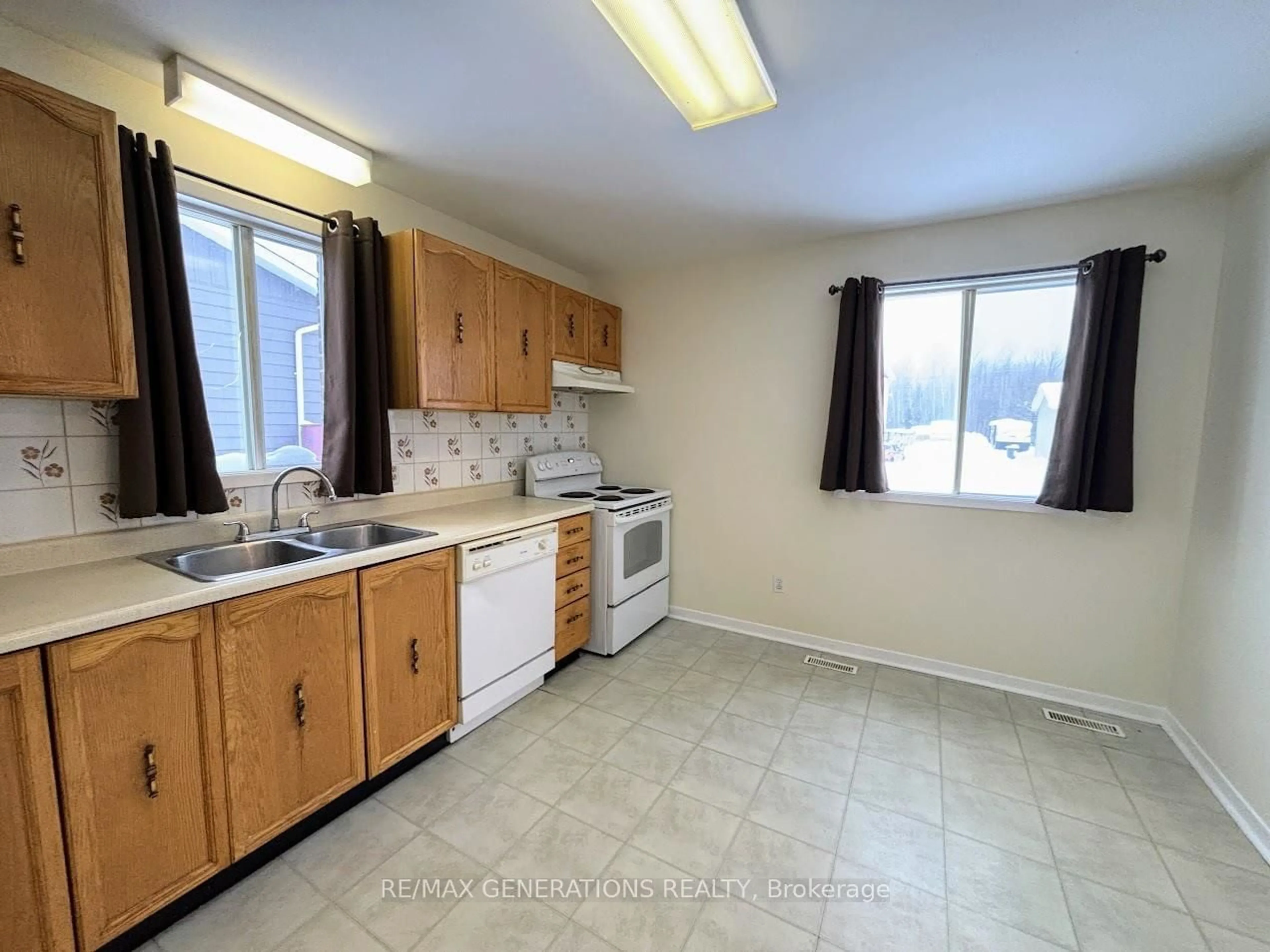 Standard kitchen, unknown for 77 Matachewan Rd, Manitouwadge Ontario P0T 2C0