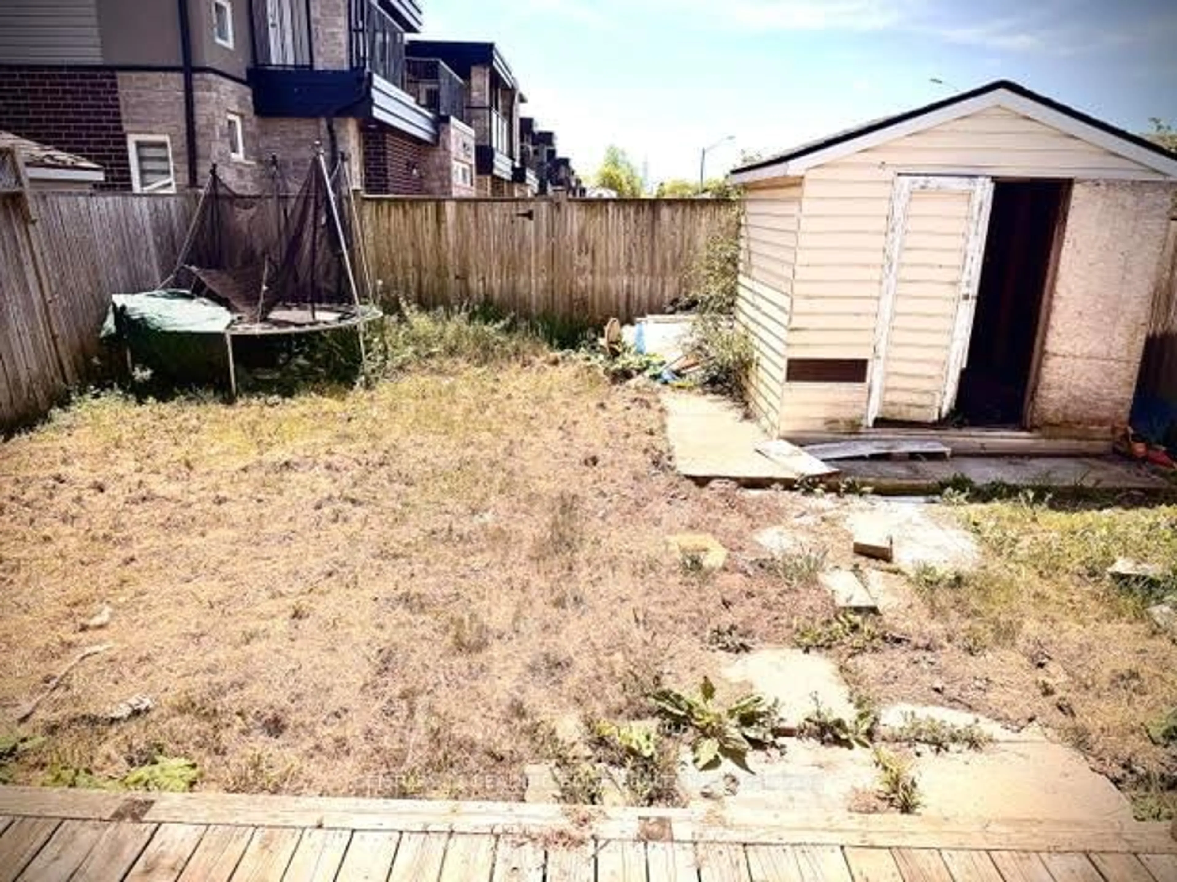 Shed for 152 Mary St, Thorold Ontario L2V 1J5