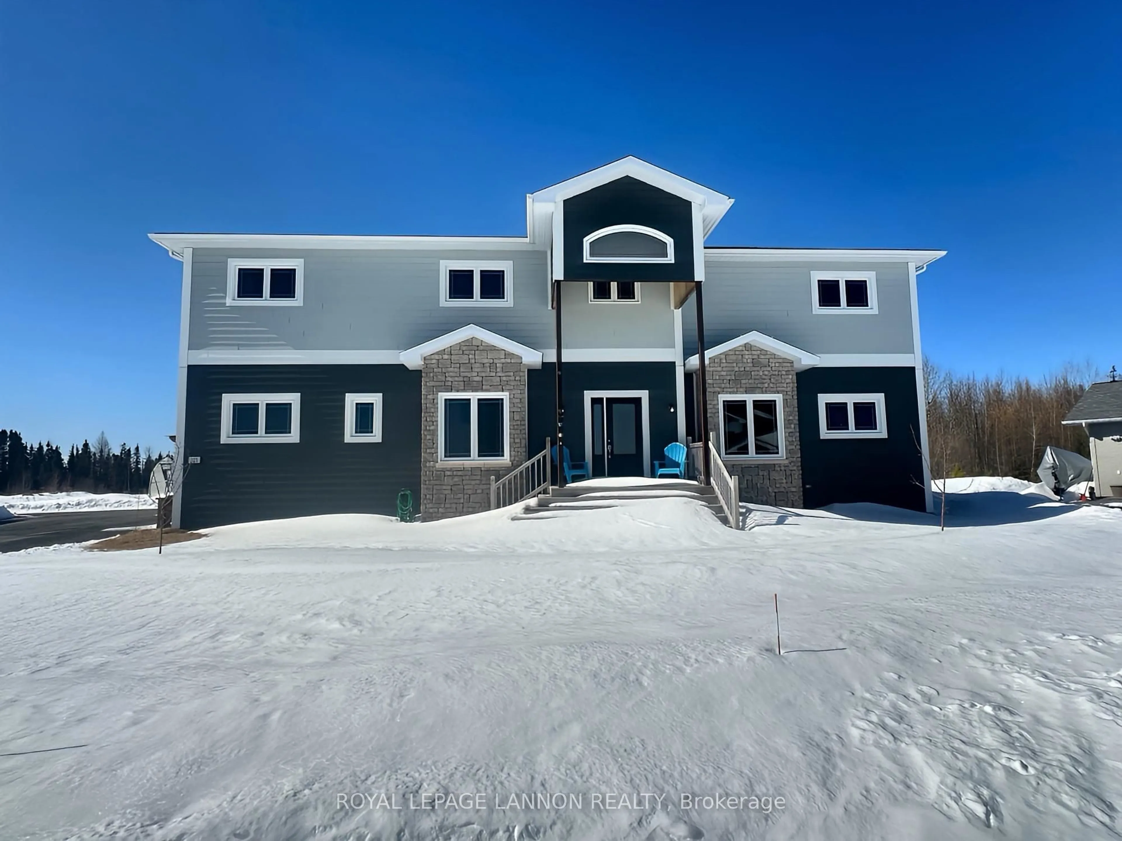 Home with vinyl exterior material, building for 123 Christie Pl, Greenstone Ontario P0T 1M0