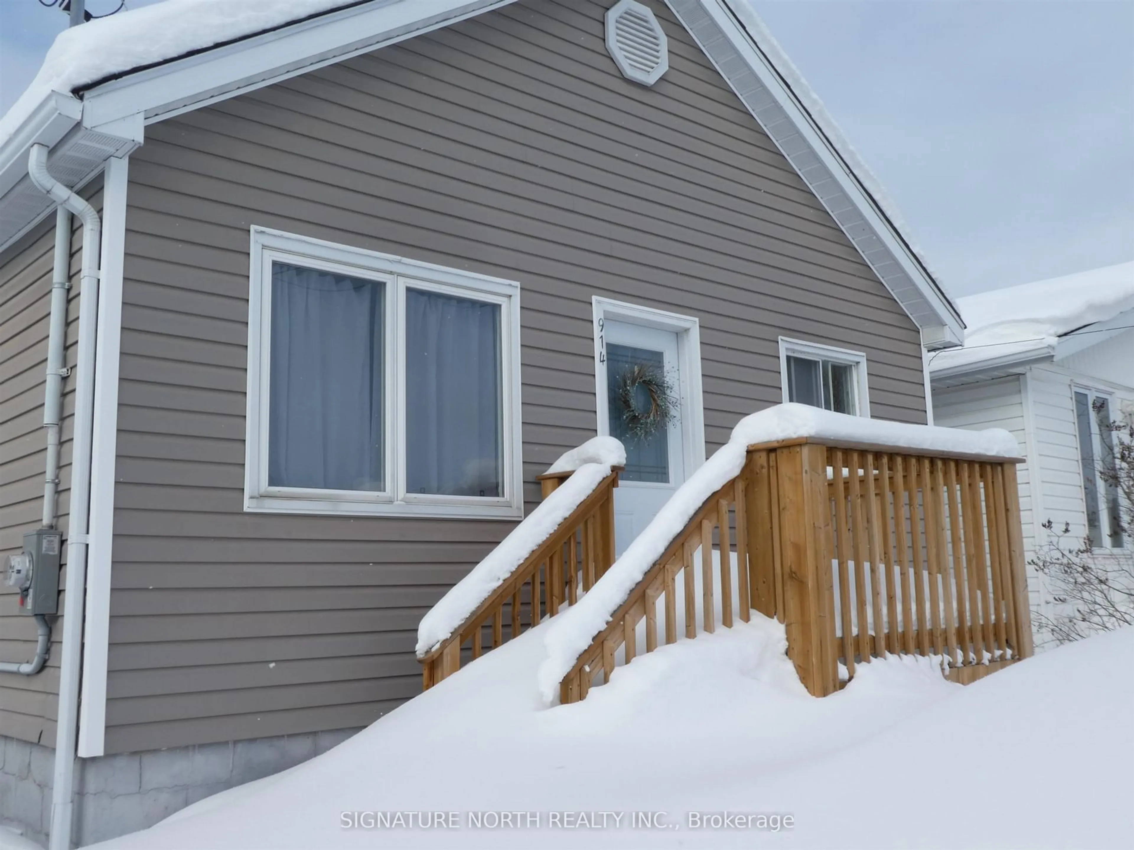 Home with vinyl exterior material, street for First St E, Greenstone Ontario P0T 1M0
