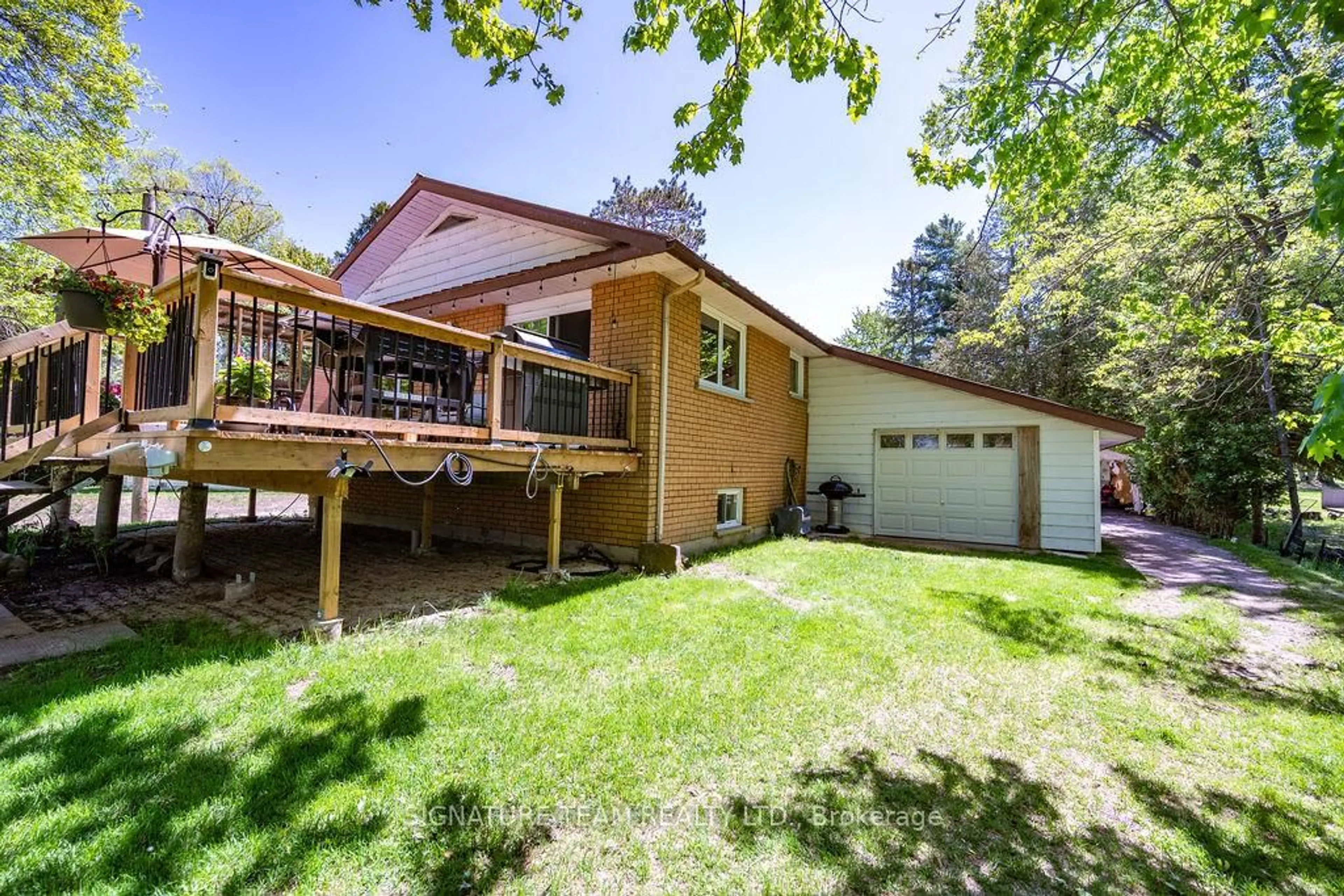 A pic from outside/outdoor area/front of a property/back of a property/a pic from drone, unknown for 1706 Black Bay Rd, Petawawa Ontario K8H 2W8