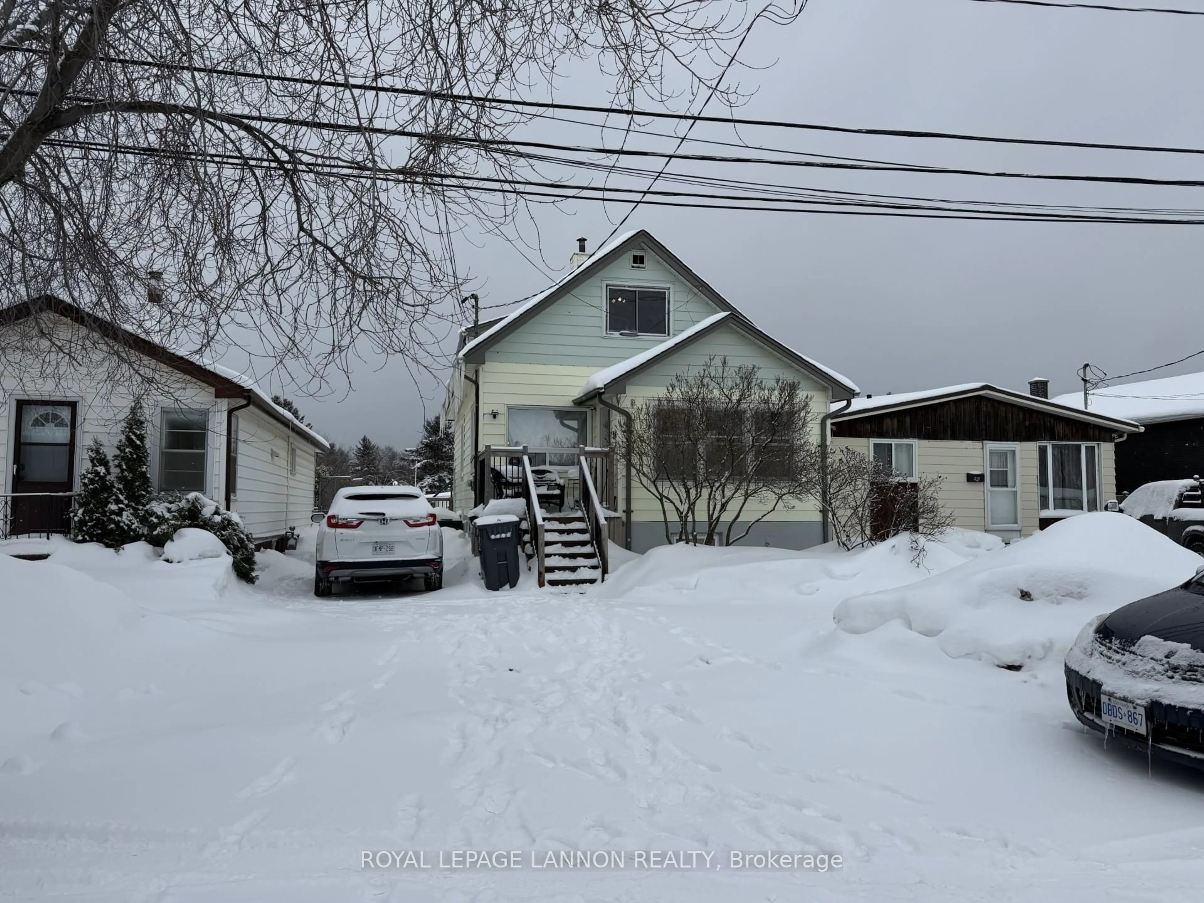 A pic from outside/outdoor area/front of a property/back of a property/a pic from drone, street for 216 Ontario St, Thunder Bay Ontario P7B 3G8