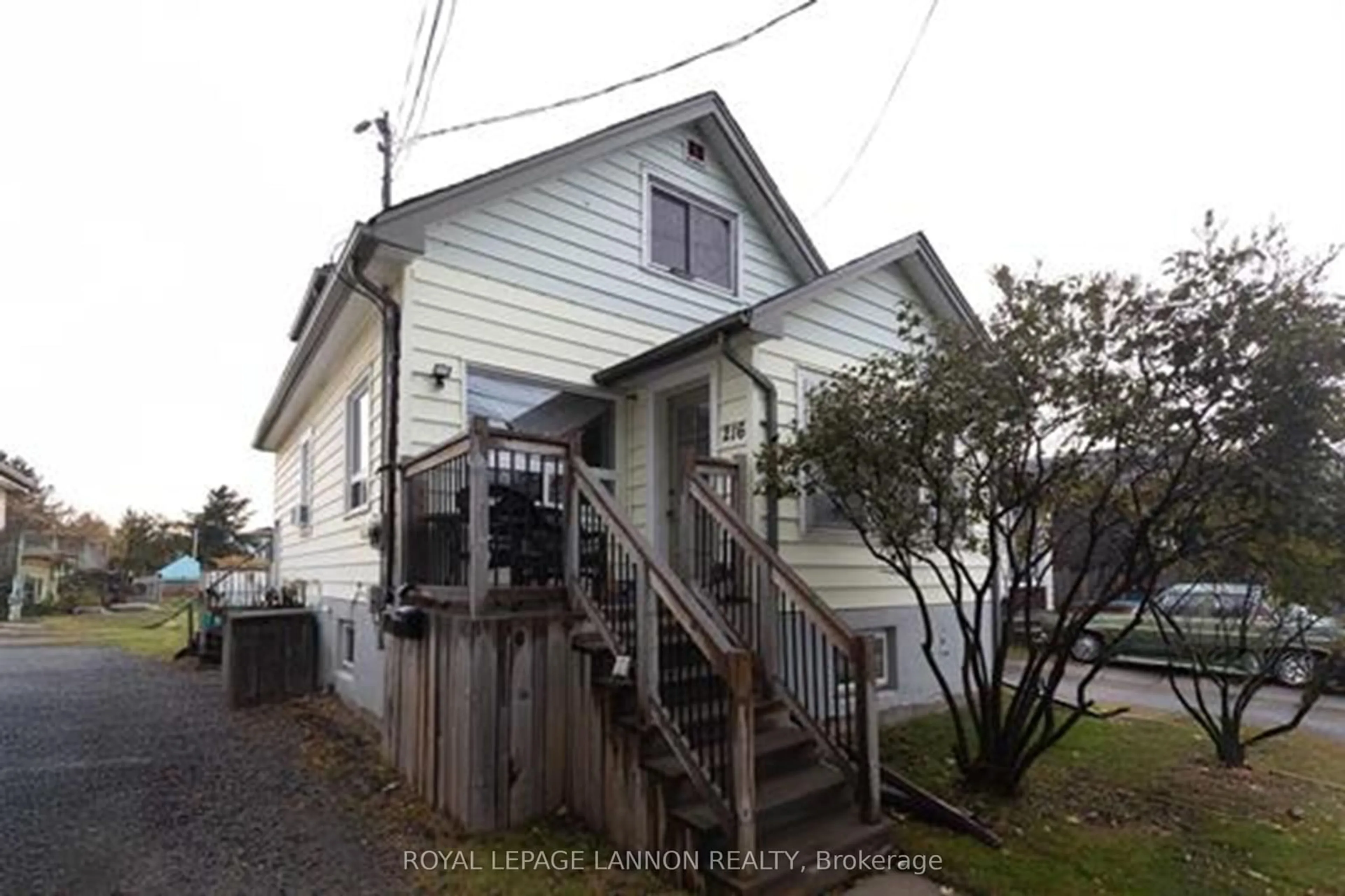 Unknown for 216 Ontario St, Thunder Bay Ontario P7B 3G8