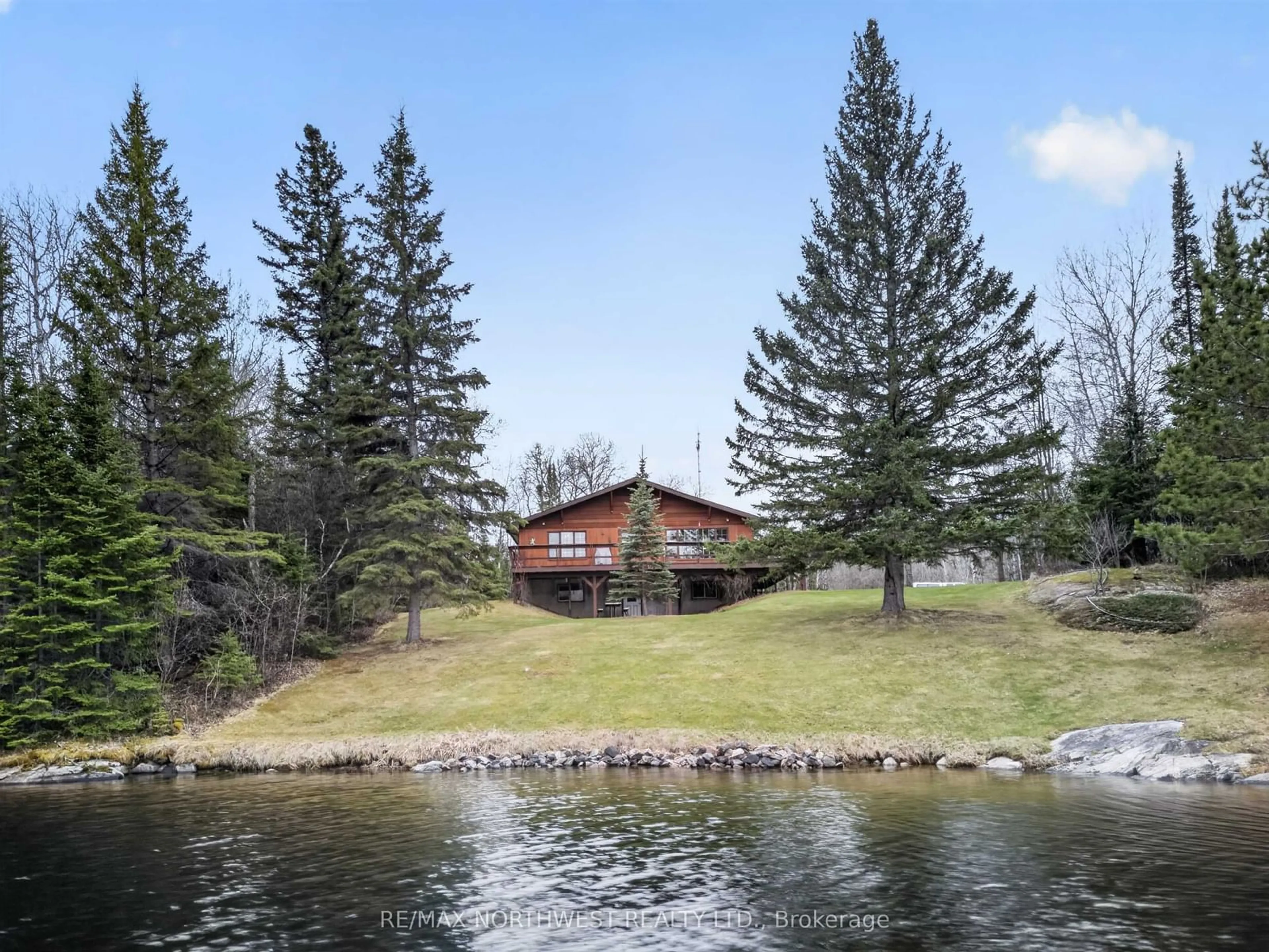 A pic from outside/outdoor area/front of a property/back of a property/a pic from drone, water/lake/river/ocean view for 2353 Reddit Rd, Kenora Ontario P9N 0E6