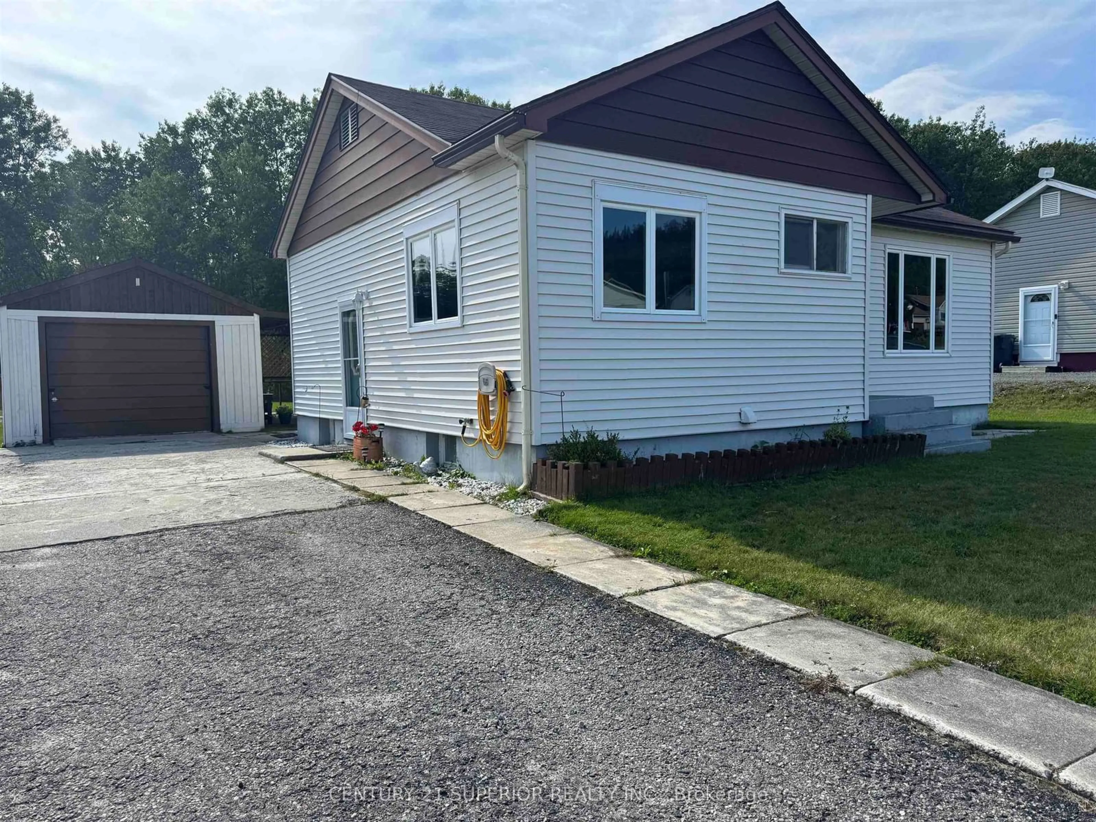 Home with vinyl exterior material, street for 115 Warbler Dr, Manitouwadge Ontario P0T 2C0