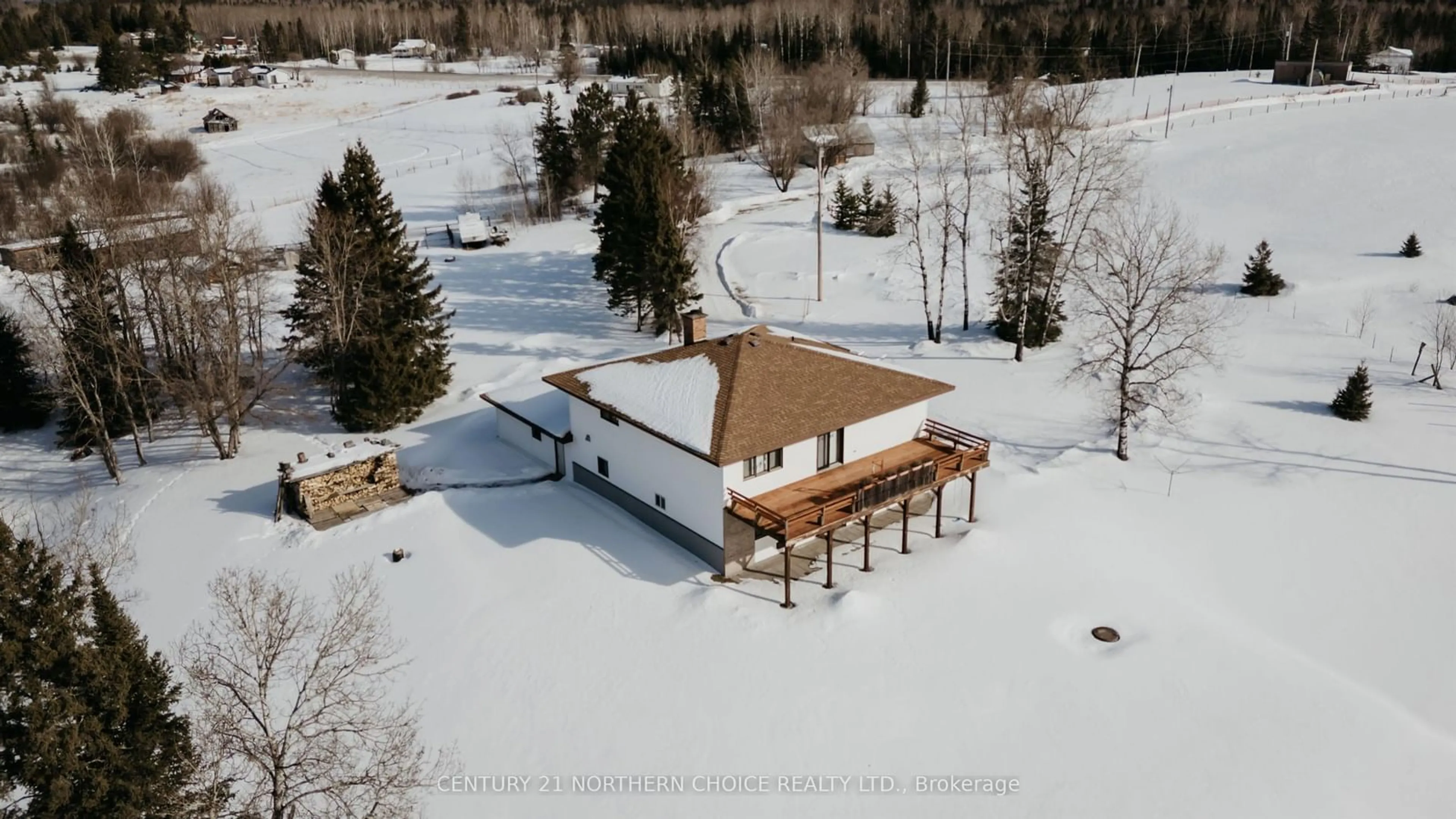 A pic from outside/outdoor area/front of a property/back of a property/a pic from drone, unknown for 996 Redditt Rd, Kenora Ontario P9N 0E3