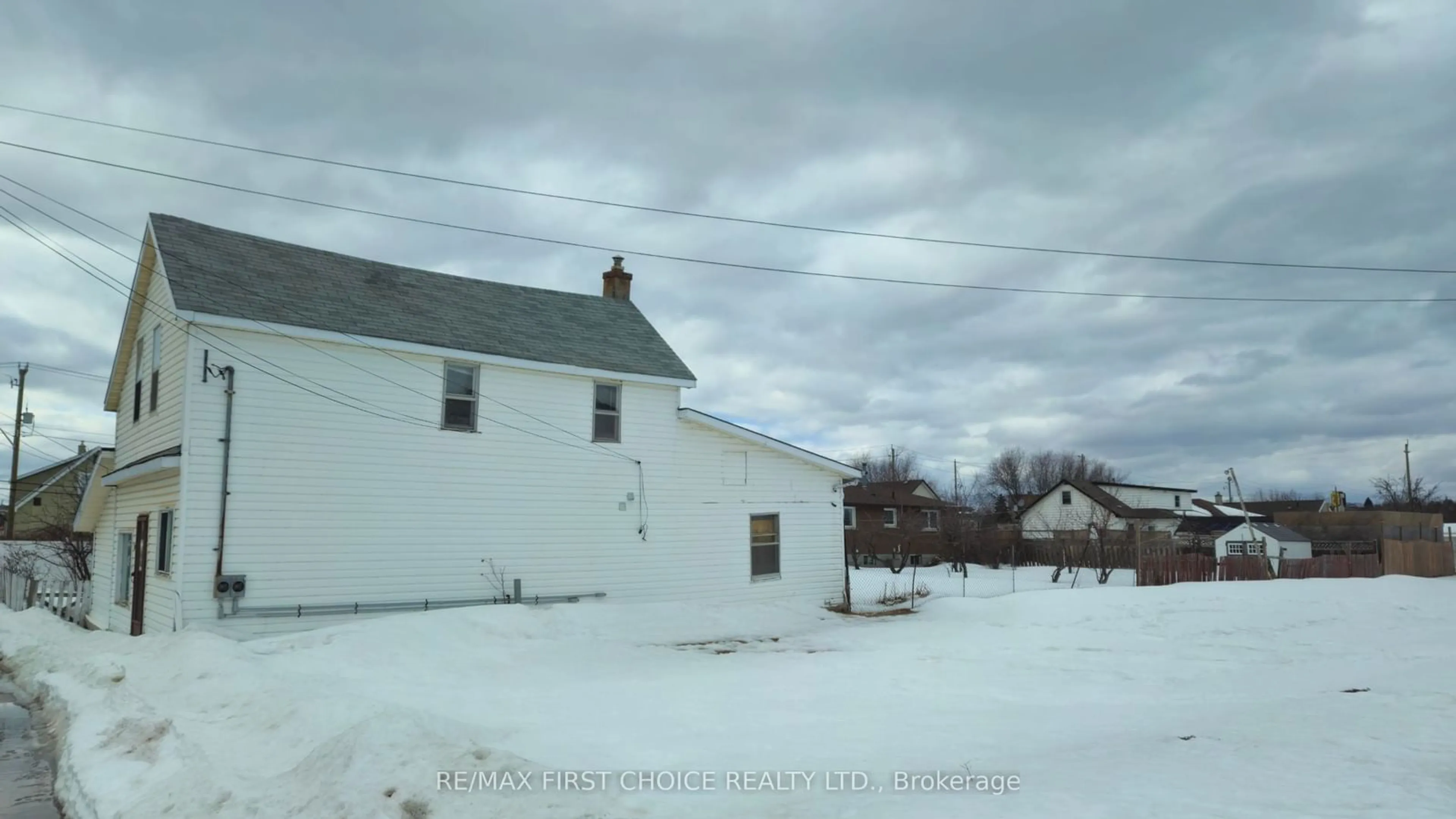 Blurry image for 340 First Ave, Thunder Bay Ontario P7B 3G9