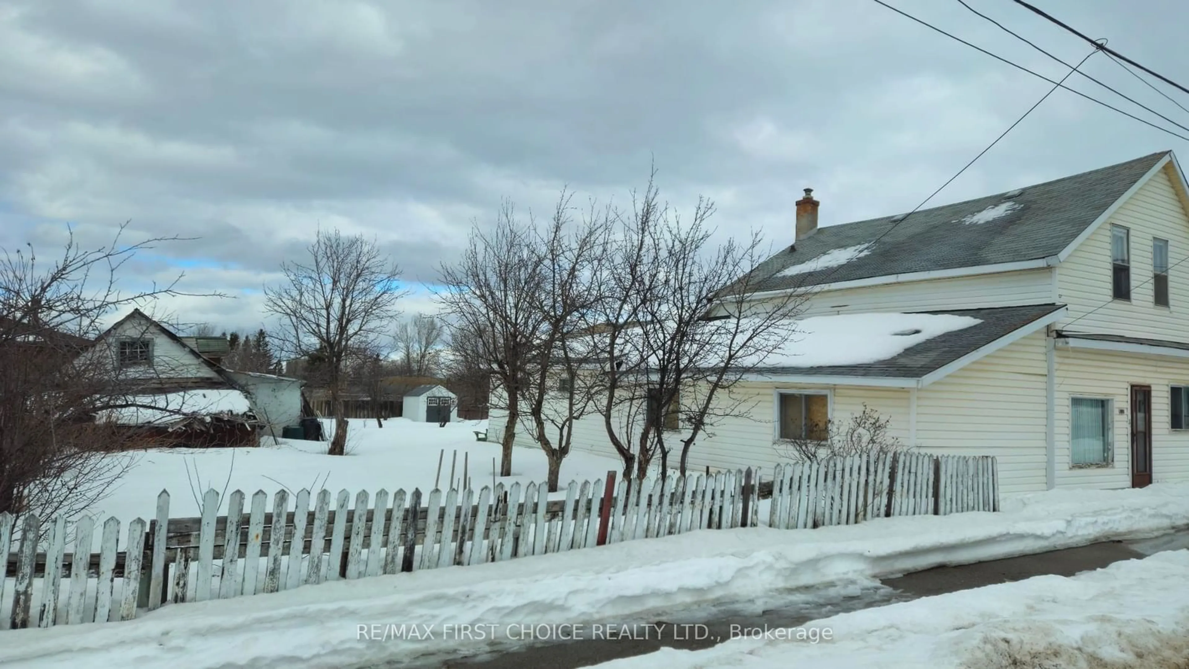 Blurry image for 340 First Ave, Thunder Bay Ontario P7B 3G9