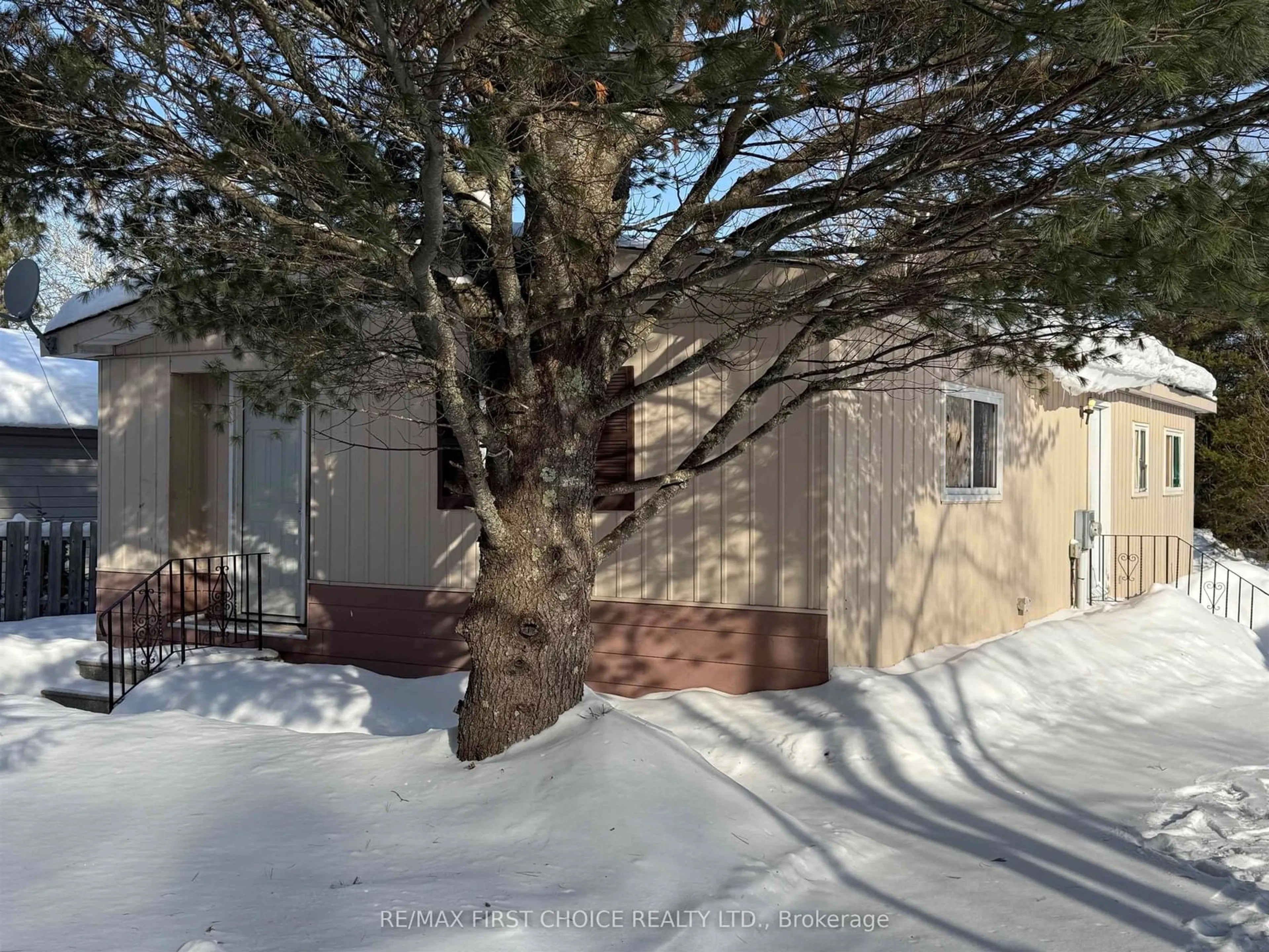 A pic from outside/outdoor area/front of a property/back of a property/a pic from drone, street for 228 Davies St, Ignace Ontario P0T 1T0