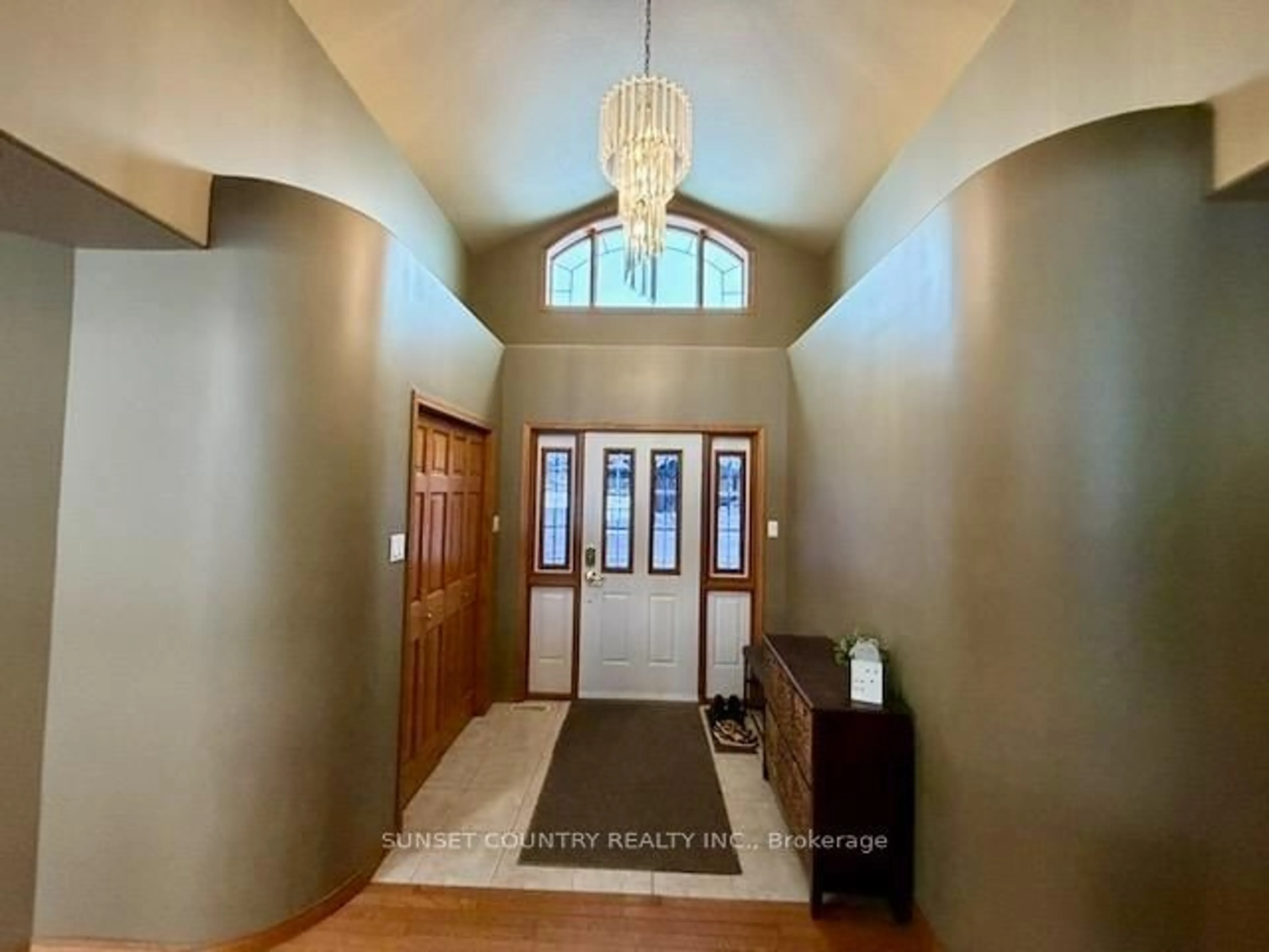 Indoor entryway for 92 Edgewater Dr, Dryden Ontario P8N 3K2
