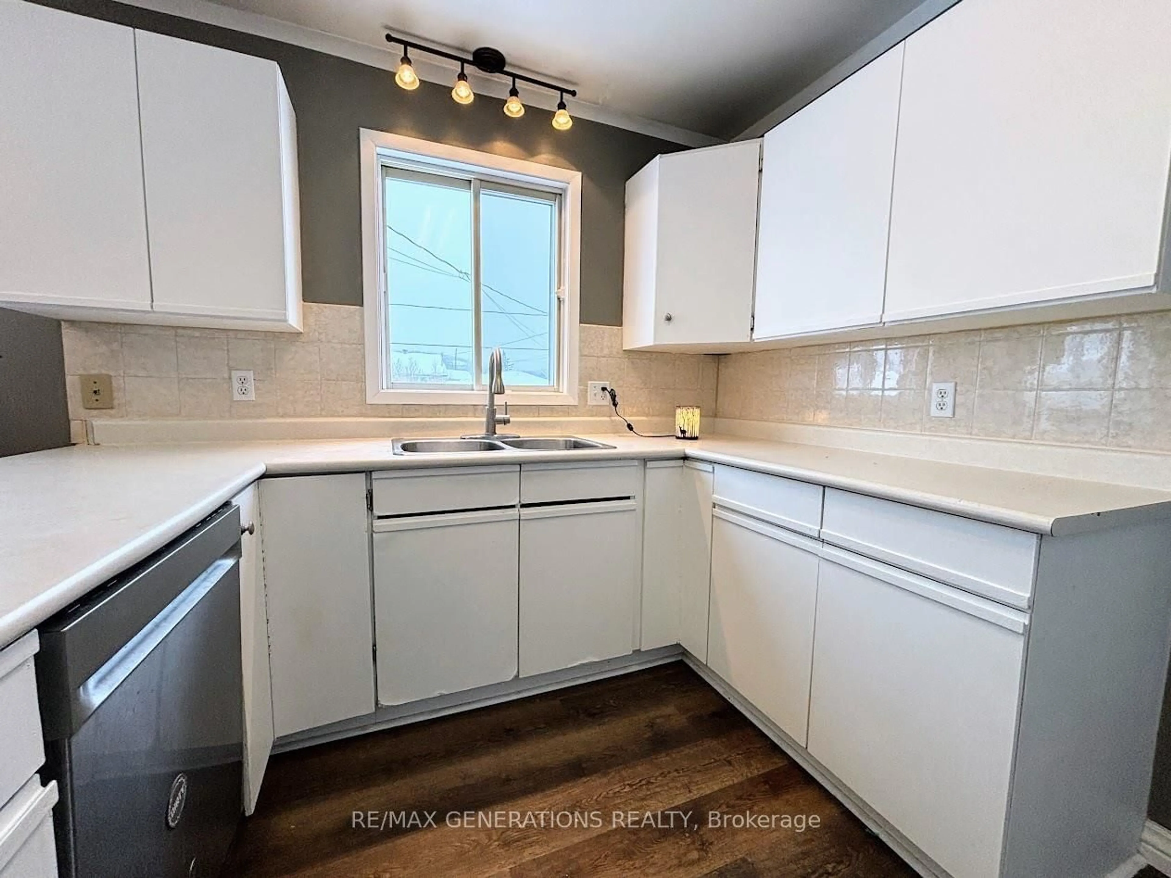 Standard kitchen, unknown for 31 Brooks St, Manitouwadge Ontario P0T 2C0