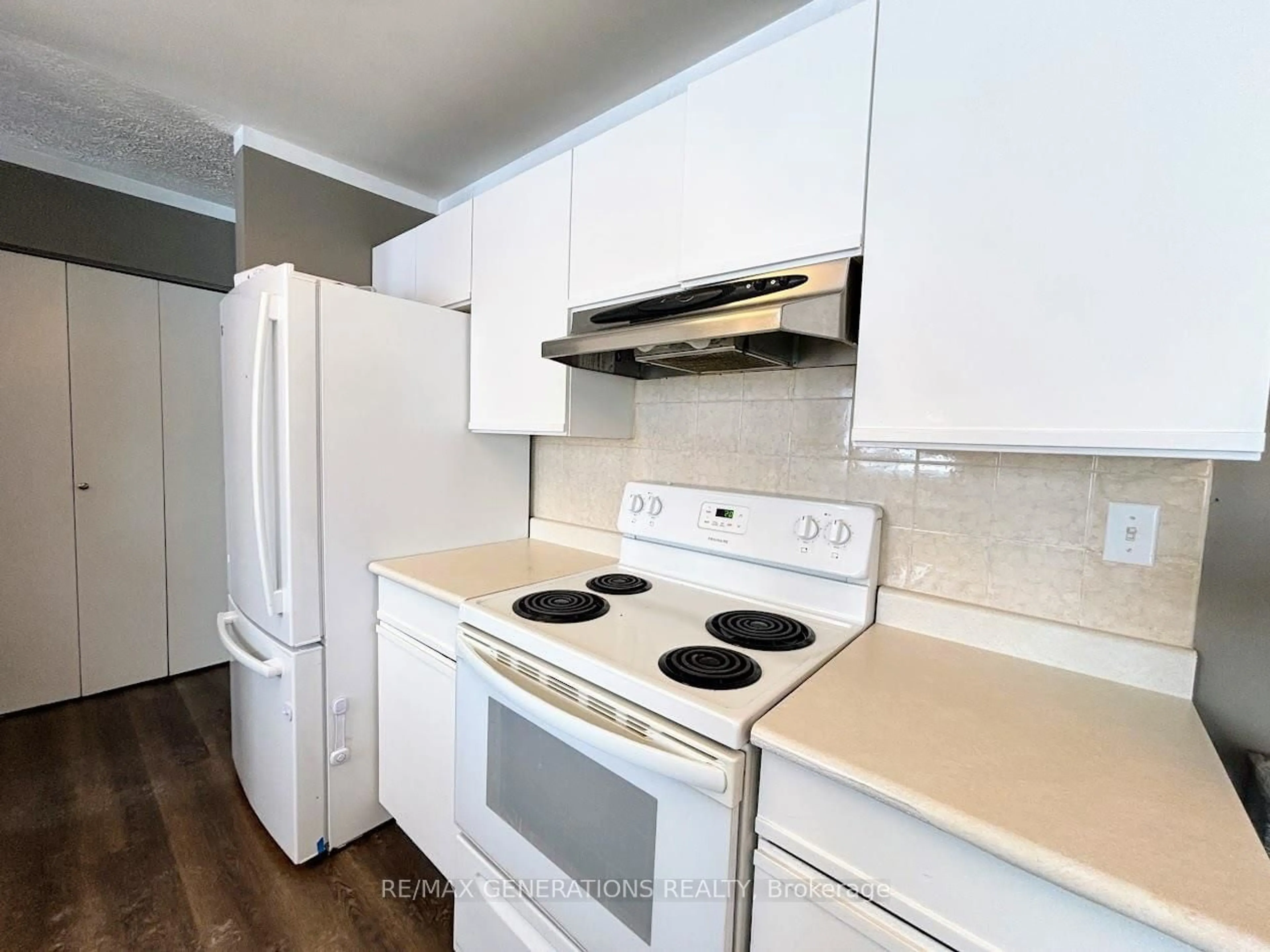 Standard kitchen, wood/laminate floor for 31 Brooks St, Manitouwadge Ontario P0T 2C0