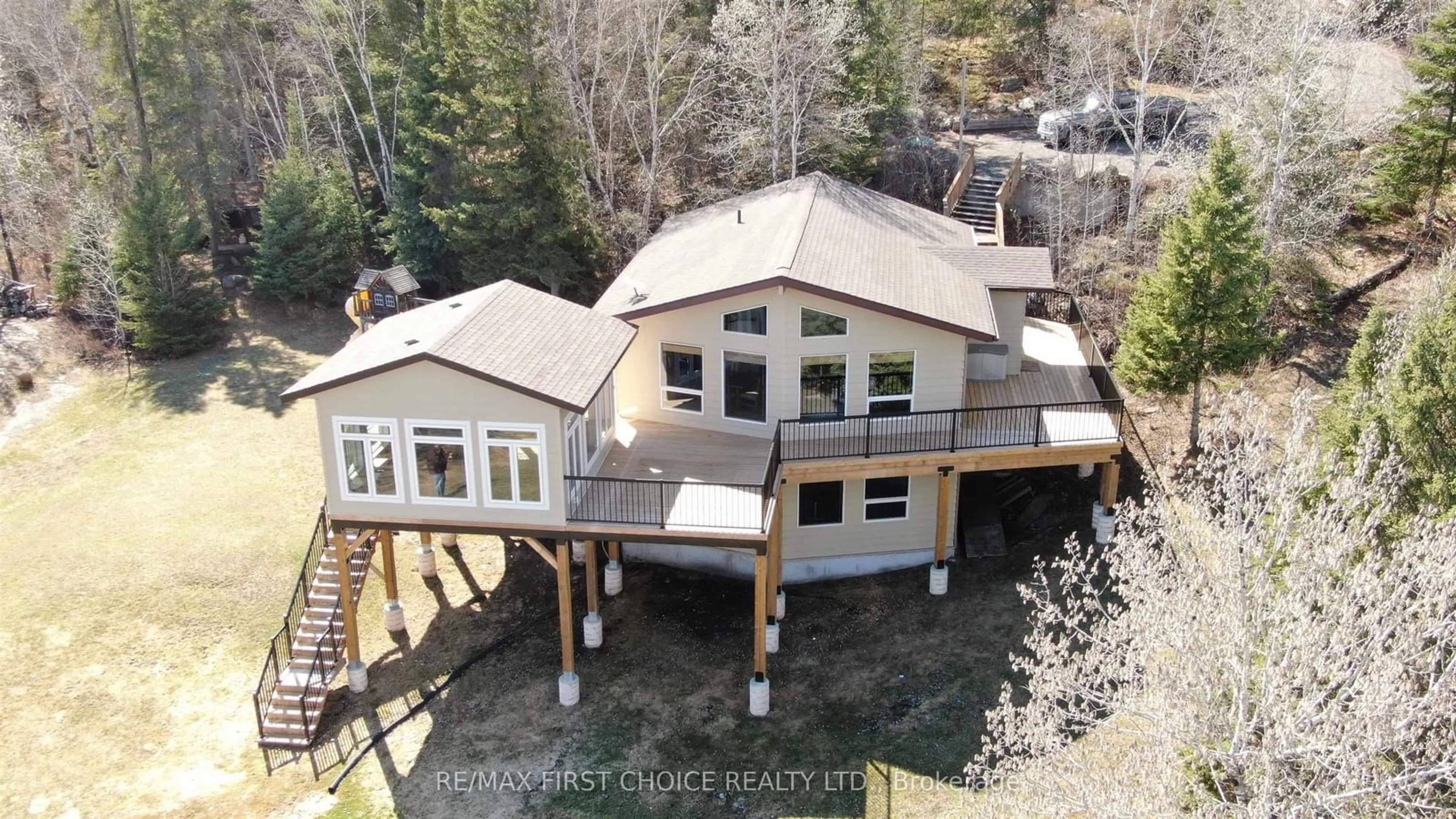 A pic from outside/outdoor area/front of a property/back of a property/a pic from drone, unknown for 220D Phantom Dr, Kenora Ontario P0X 1C0