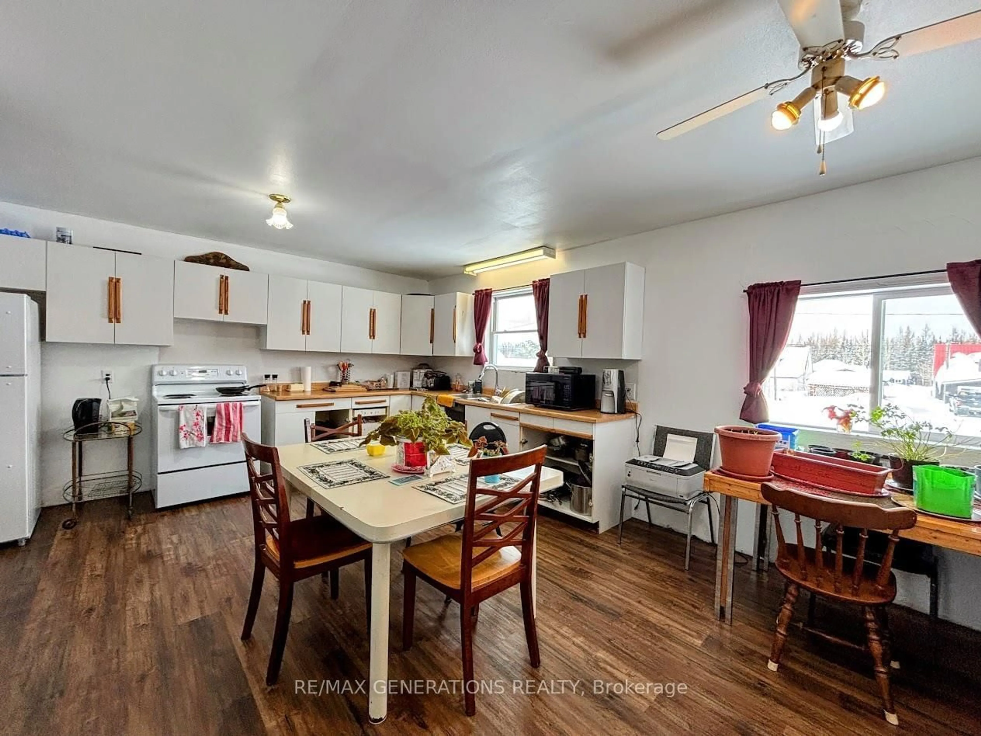 Standard kitchen, wood/laminate floor for 114 Spadoni St, White River Ontario P0M 3G0