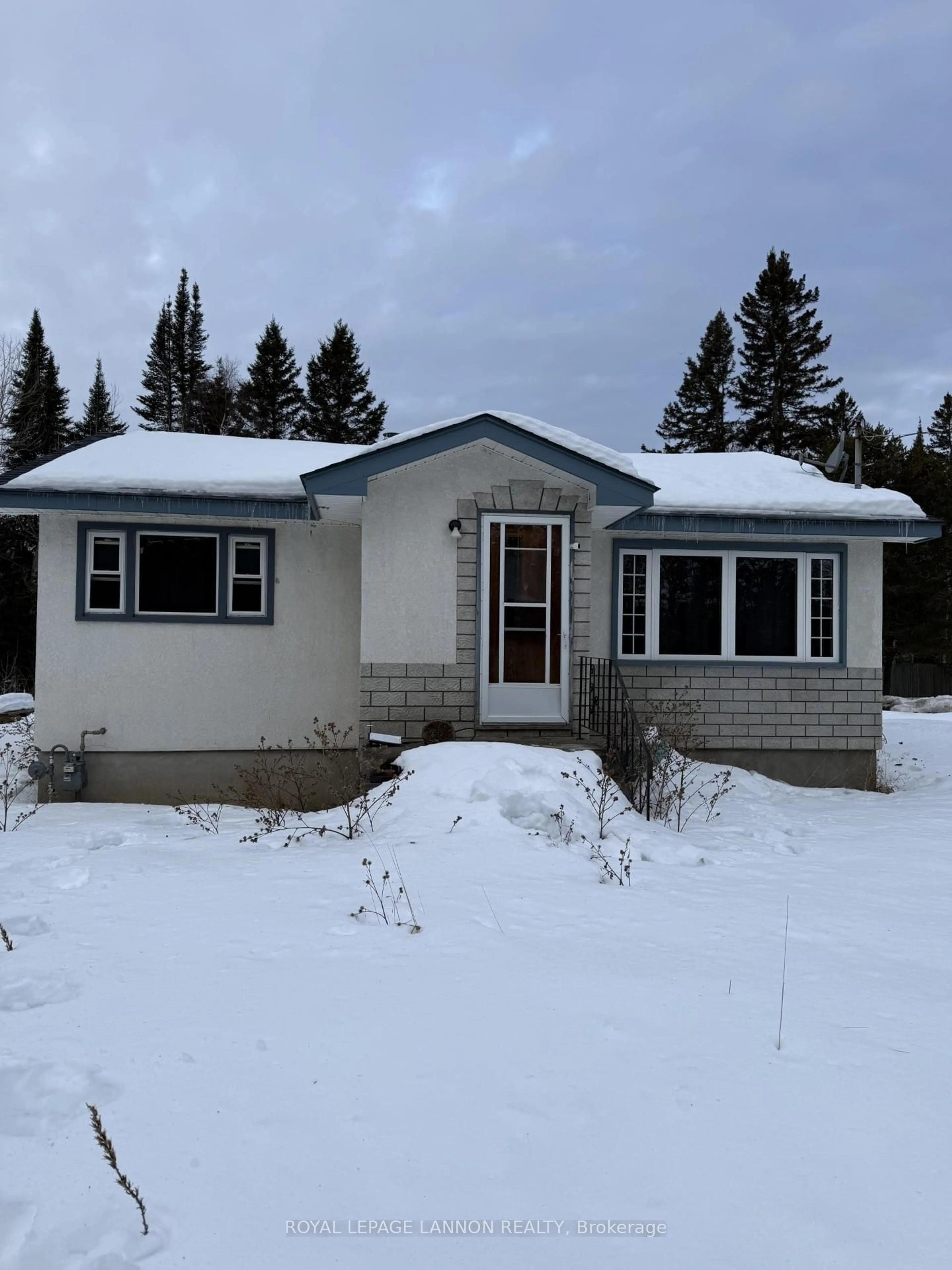 Home with vinyl exterior material, street for 6407 Mapleward Rd, Thunder Bay Ontario P7G 2K1