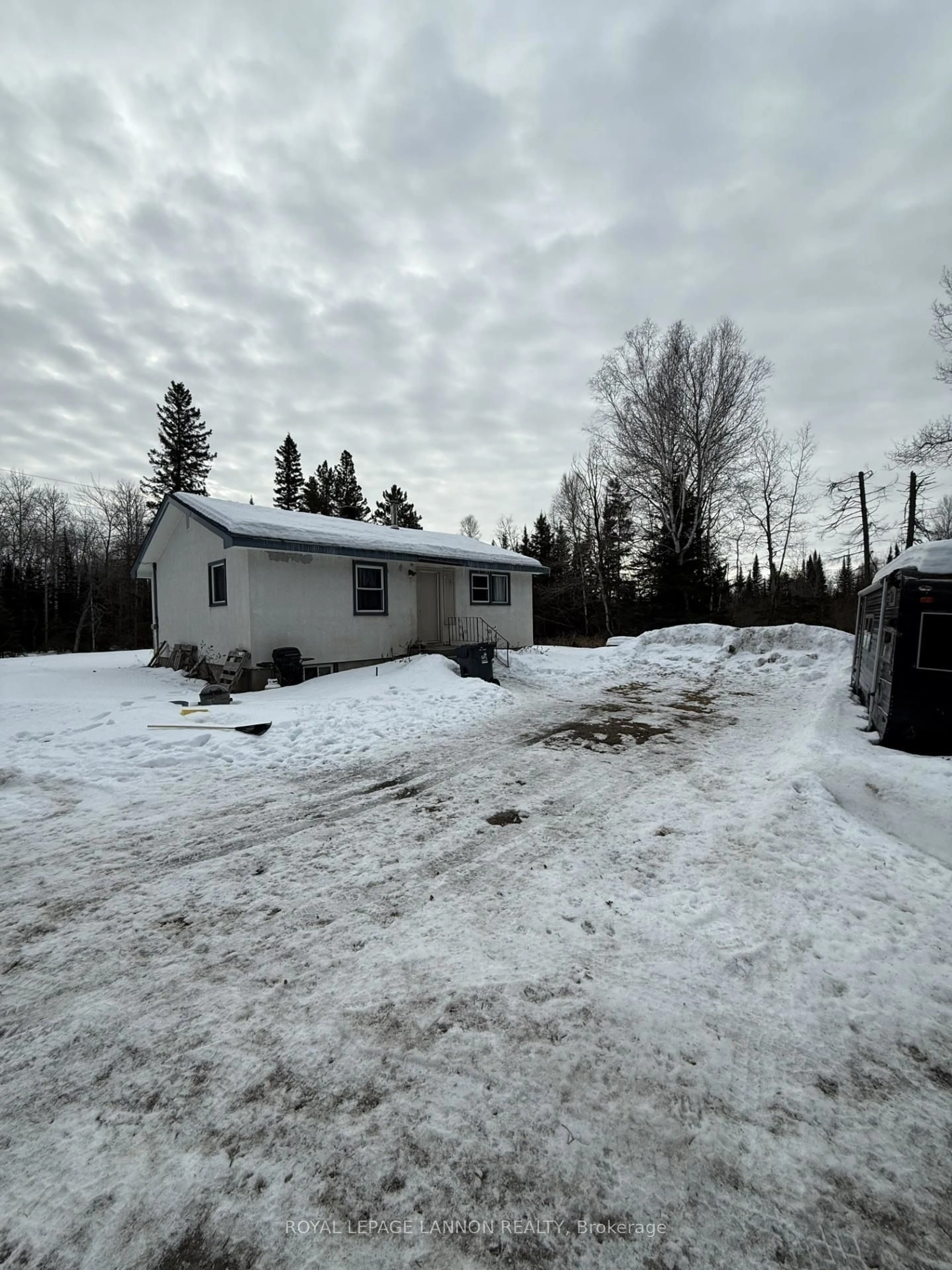 A pic from outside/outdoor area/front of a property/back of a property/a pic from drone, street for 6407 Mapleward Rd, Thunder Bay Ontario P7G 2K1